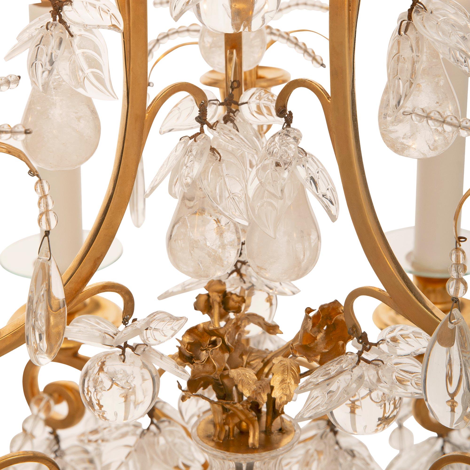 Cristal Lustre Louis XVI du XIXe siècle en bronze doré, cristal et cristal de roche en vente