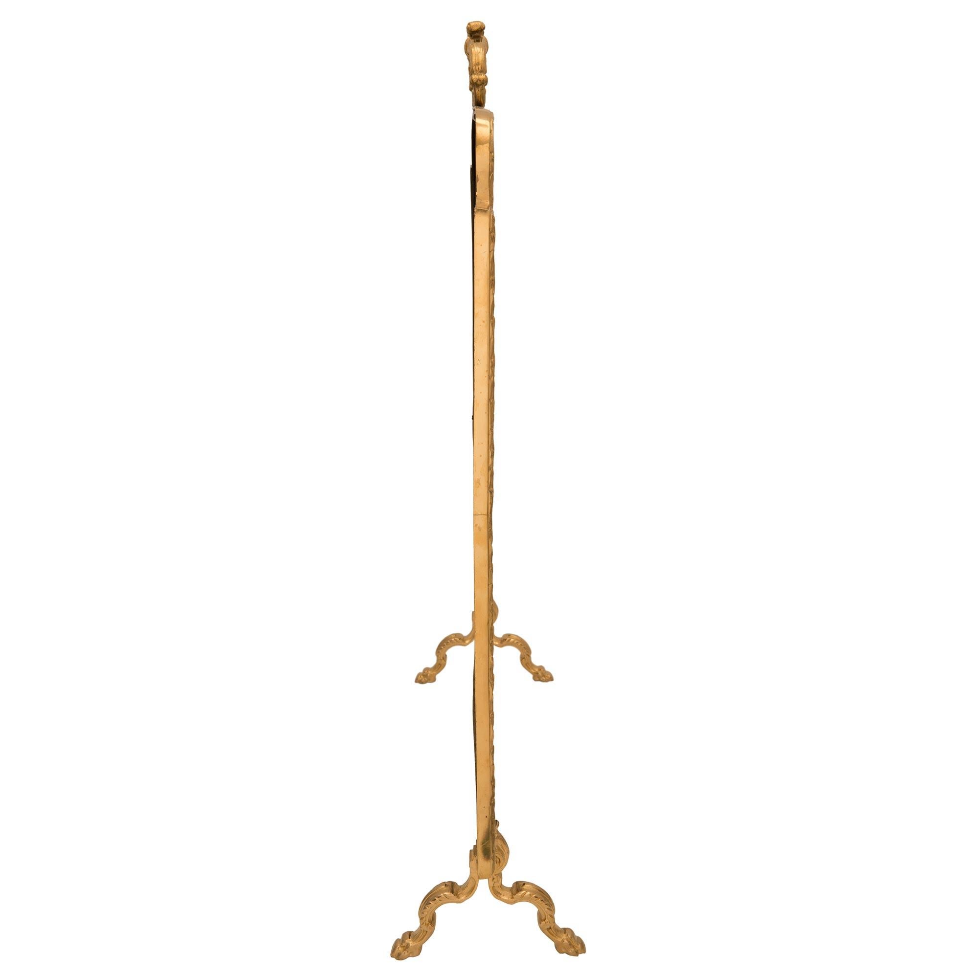 Kaminschirm aus Goldbronze im Louis-XVI-Stil des 19. Jahrhunderts (Louis XVI.) im Angebot