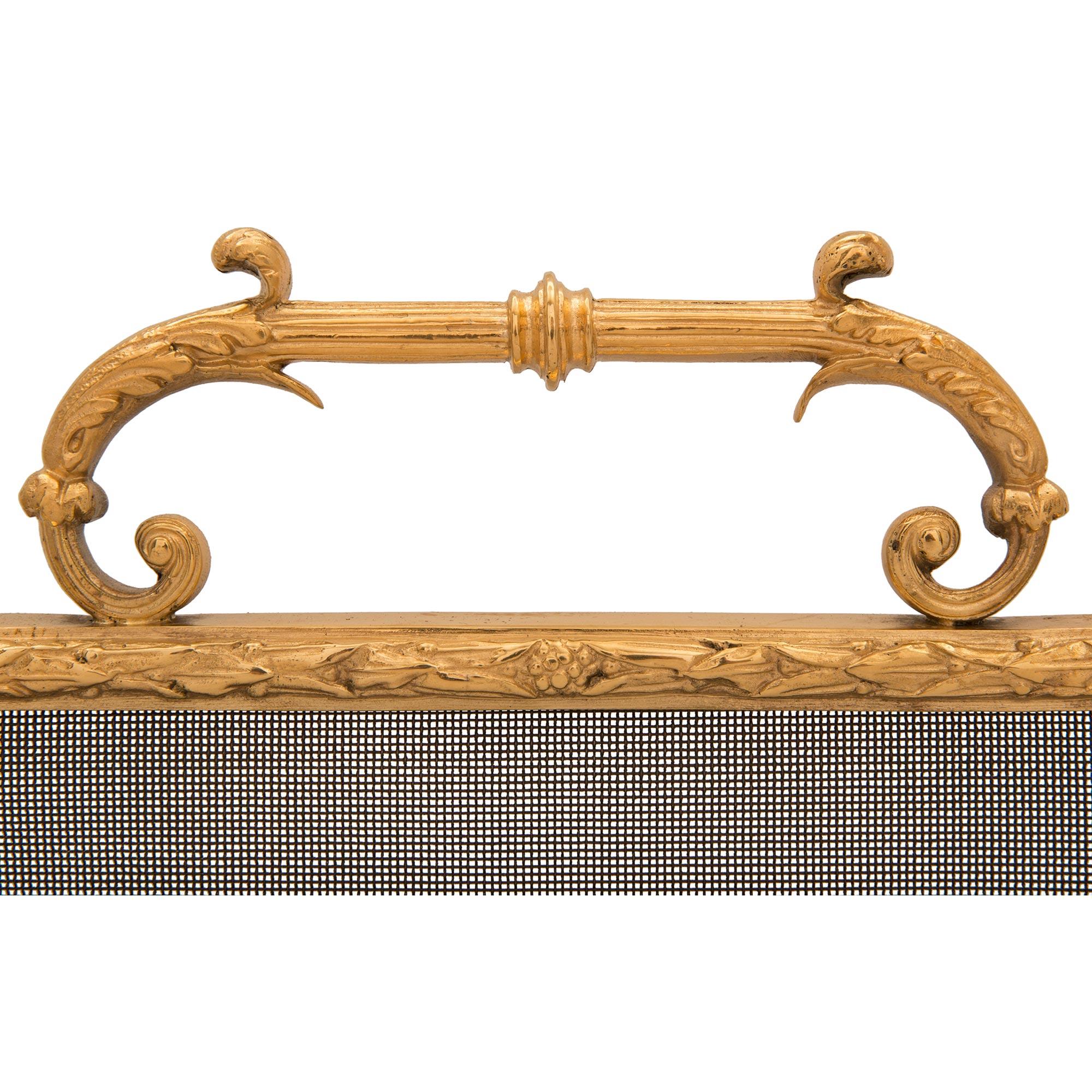 Kaminschirm aus Goldbronze im Louis-XVI-Stil des 19. Jahrhunderts im Zustand „Gut“ im Angebot in West Palm Beach, FL