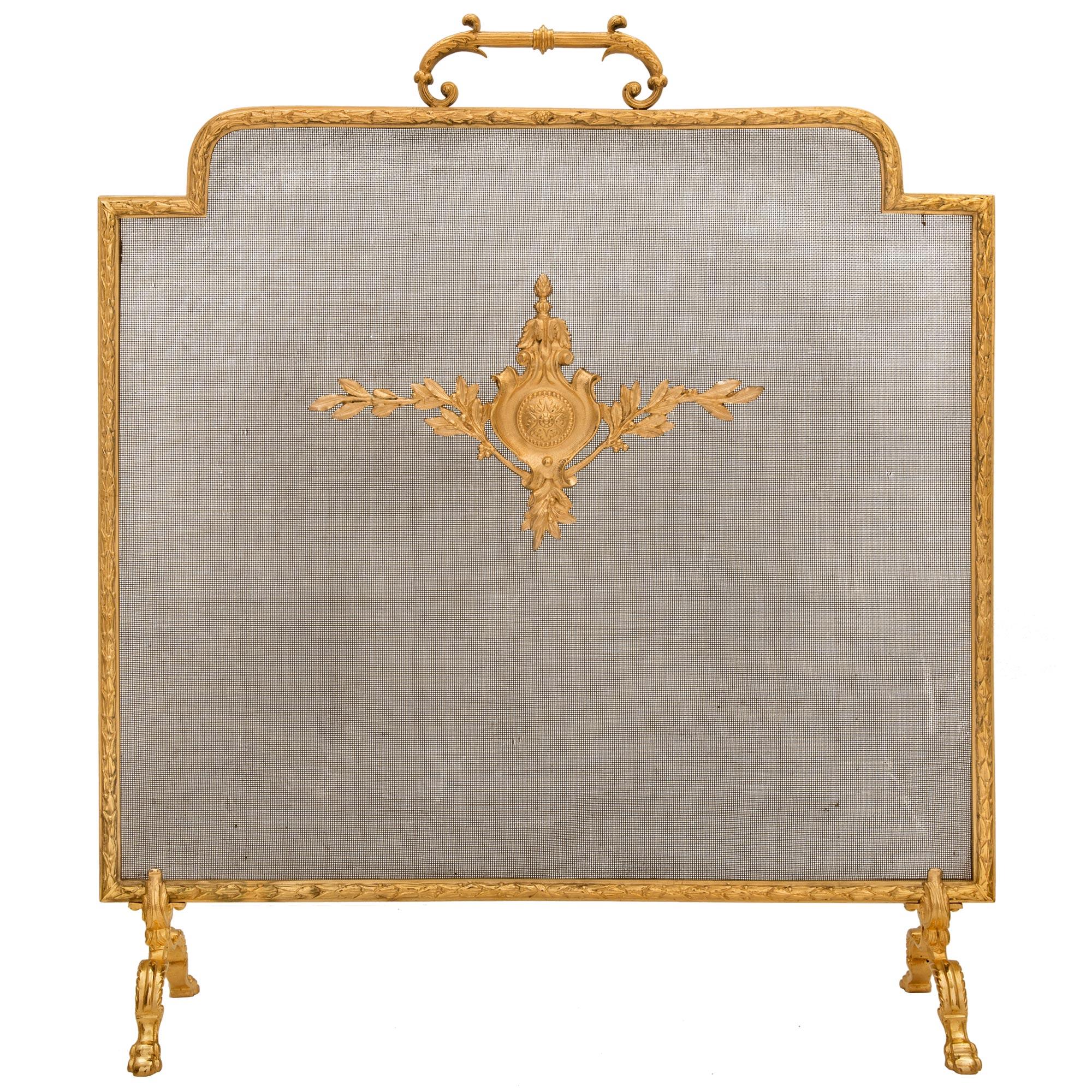 Kaminschirm aus Goldbronze im Louis-XVI-Stil des 19. Jahrhunderts im Angebot