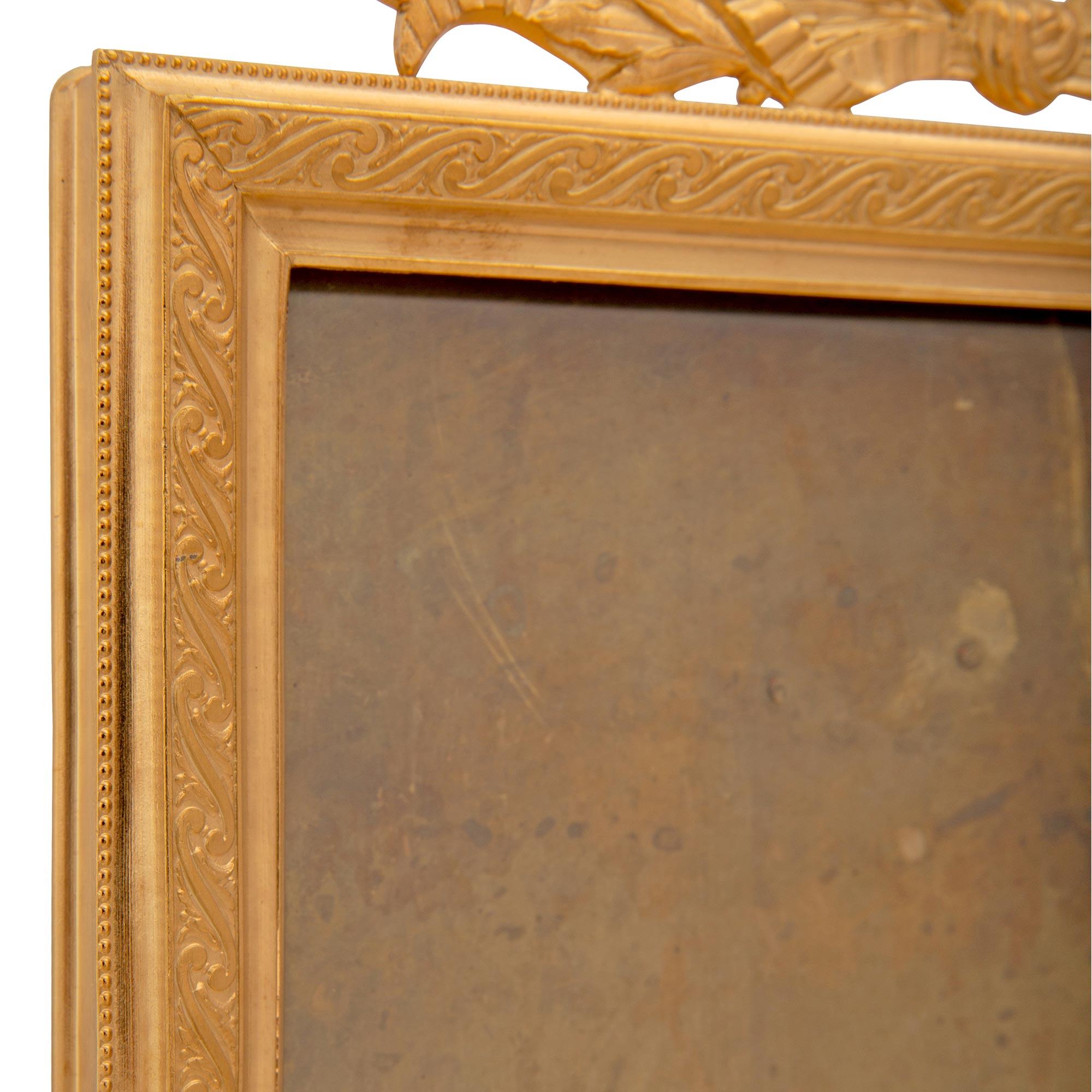 Goldbronze-Rahmen im Louis-XVI-Stil des 19. Jahrhunderts, Frankreich (Französisch) im Angebot