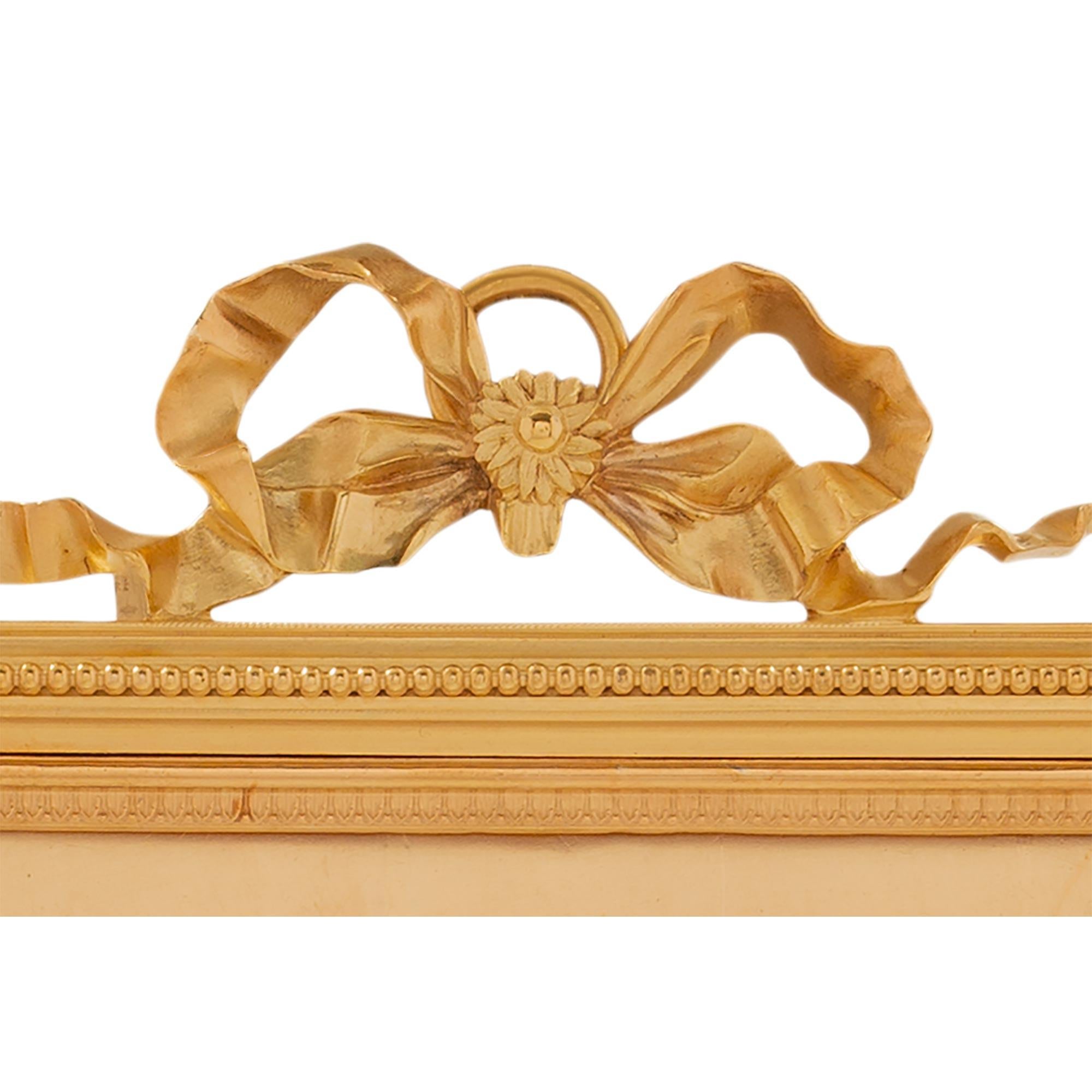 Goldbronze-Rahmen im Louis-XVI-Stil des 19. Jahrhunderts, Frankreich im Zustand „Gut“ im Angebot in West Palm Beach, FL