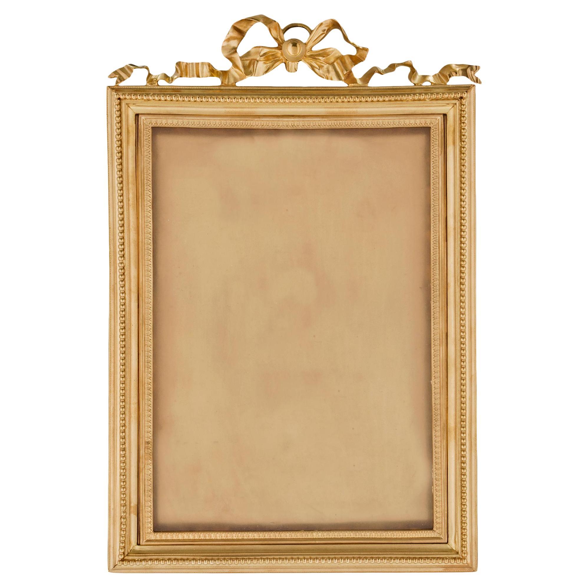 Cadre en bronze doré Louis XVI du 19ème siècle