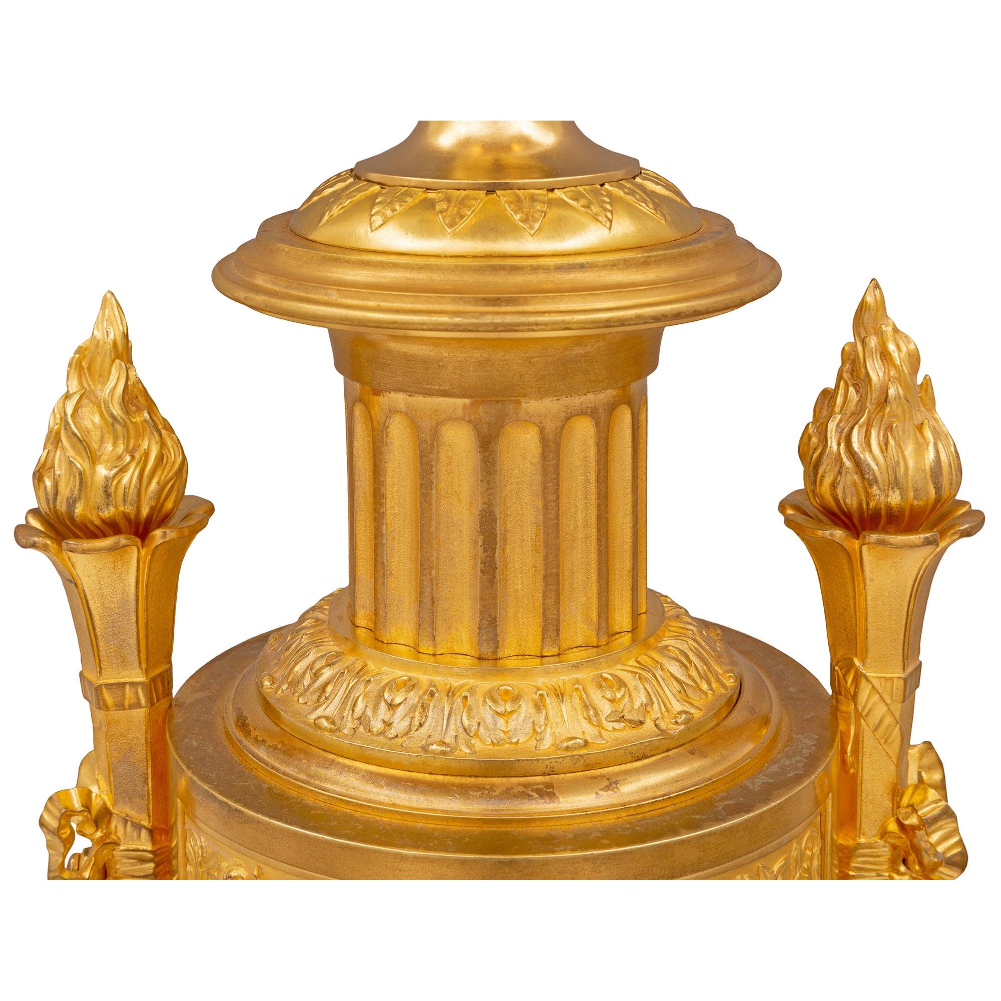 Lampe française du XIXe siècle, style Louis XVI, en bronze doré Bon état - En vente à West Palm Beach, FL