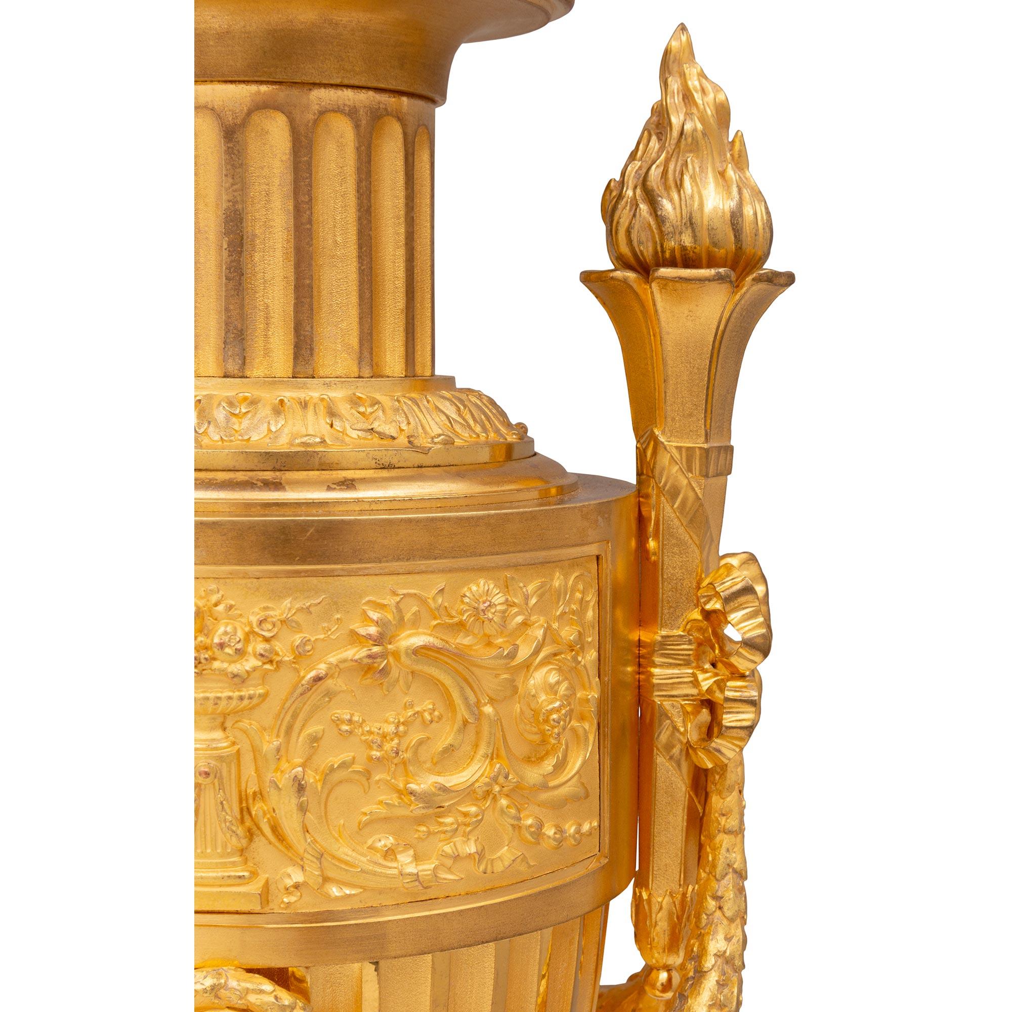 Bronze doré Lampe française du XIXe siècle, style Louis XVI, en bronze doré en vente
