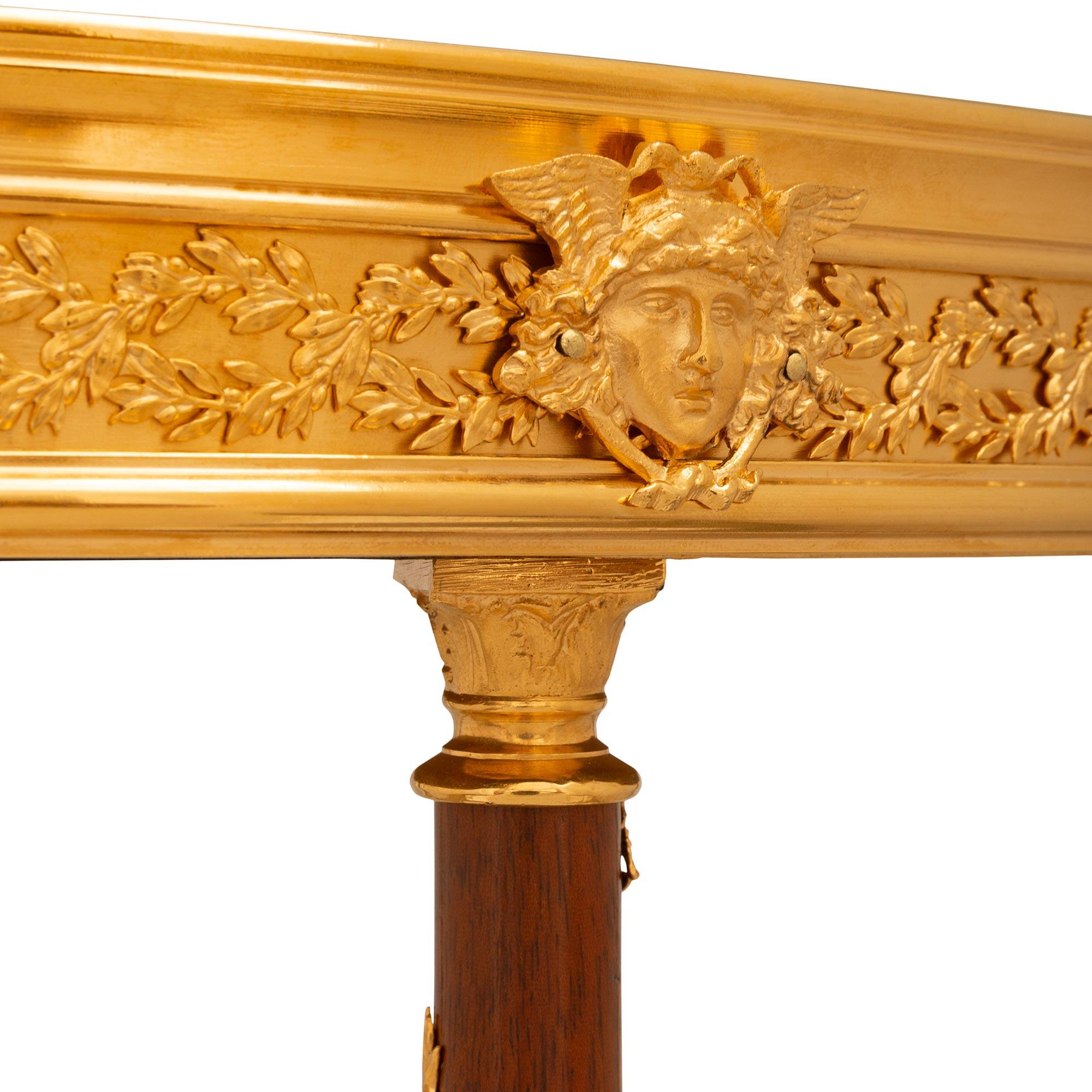 Französischer Louis-XVI-Tisch aus Goldbronze, Mahagoni und Marmor aus dem 19. Jahrhundert im Angebot 2