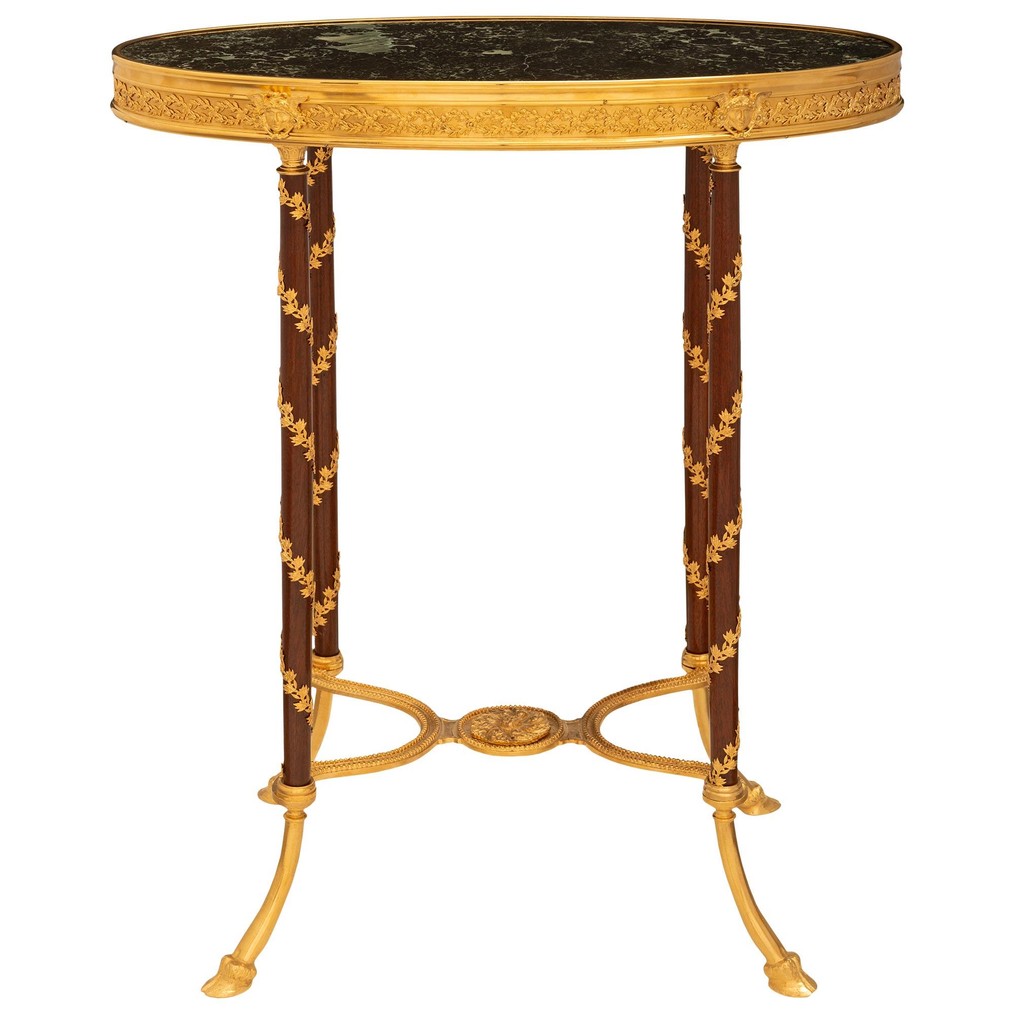 Französischer Louis-XVI-Tisch aus Goldbronze, Mahagoni und Marmor aus dem 19. Jahrhundert im Angebot 5