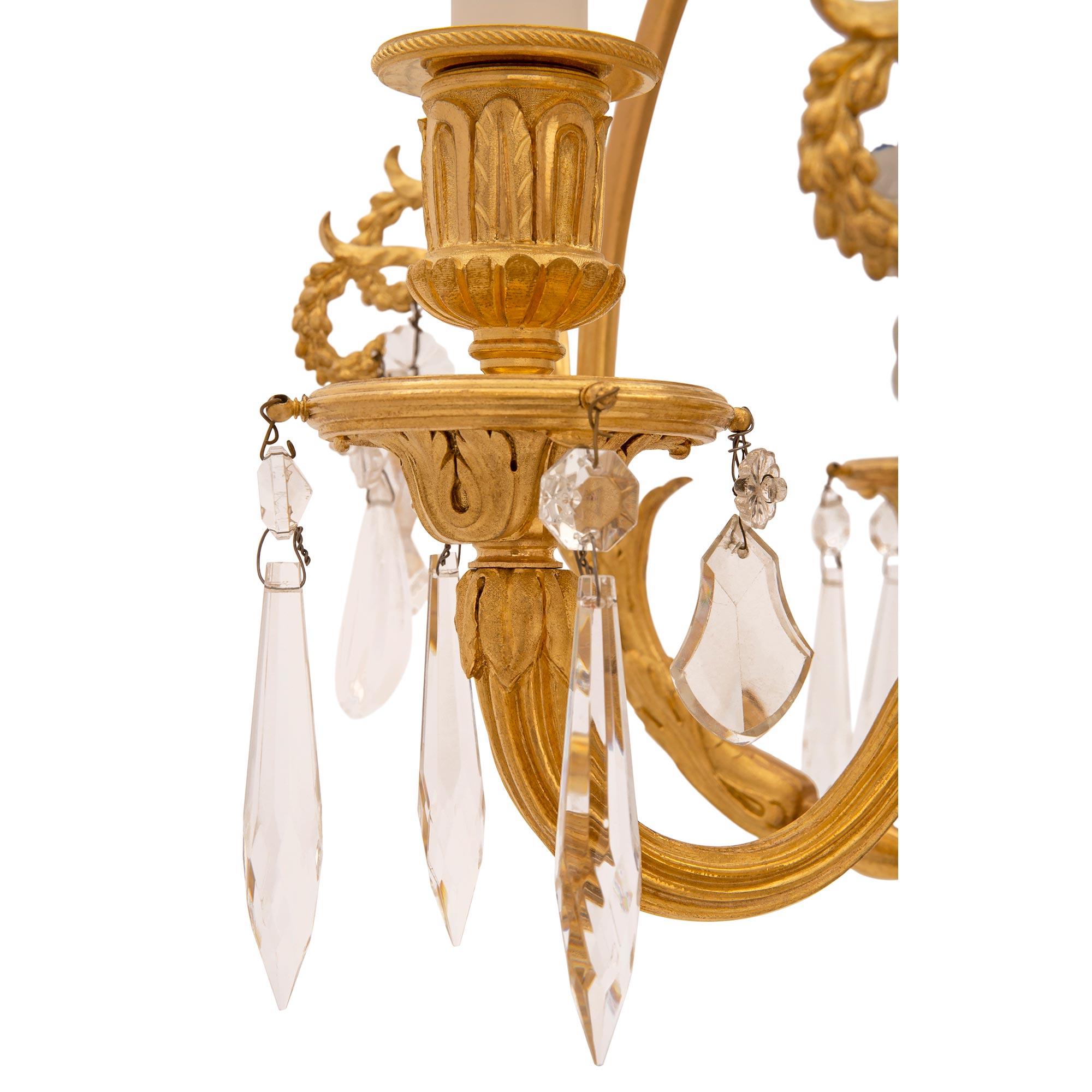 Französischer Kristall-Kronleuchter im Louis-XVI-Stil des 19. Jahrhunderts, Goldbronze, Meissener Porzellan im Angebot 1