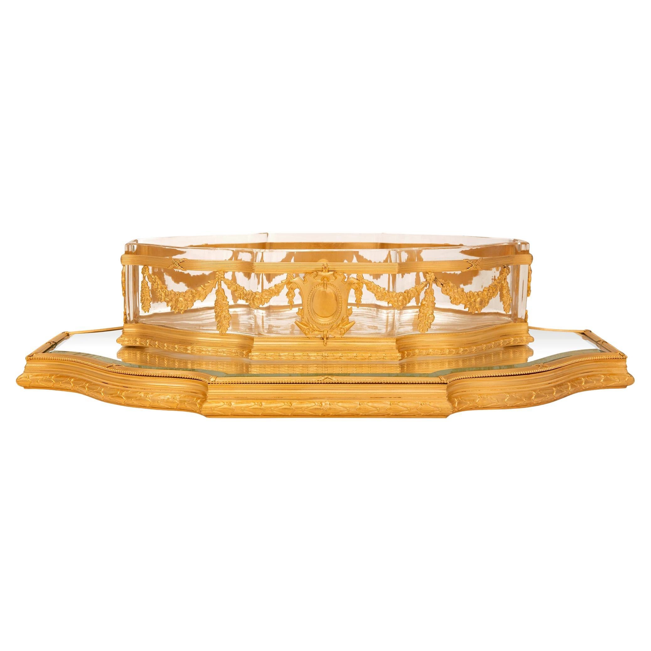 Centro de mesa de Ormolu, Espejo y Cristal francés del siglo XIX, estilo Luis XVI