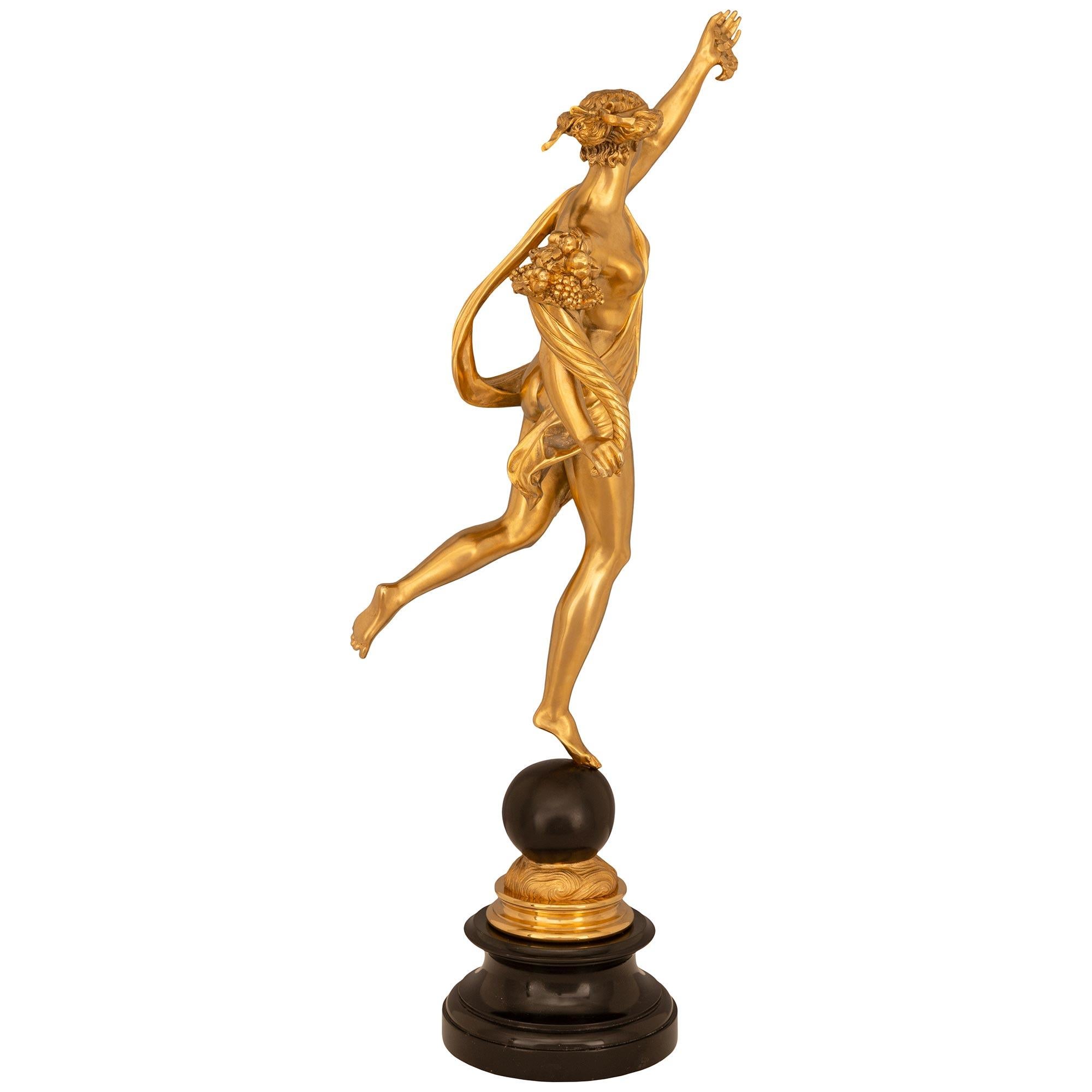 Französische Louis-XVI-Statue aus Goldbronze, patinierter Bronze und Marmor aus dem 19. Jahrhundert im Angebot 1