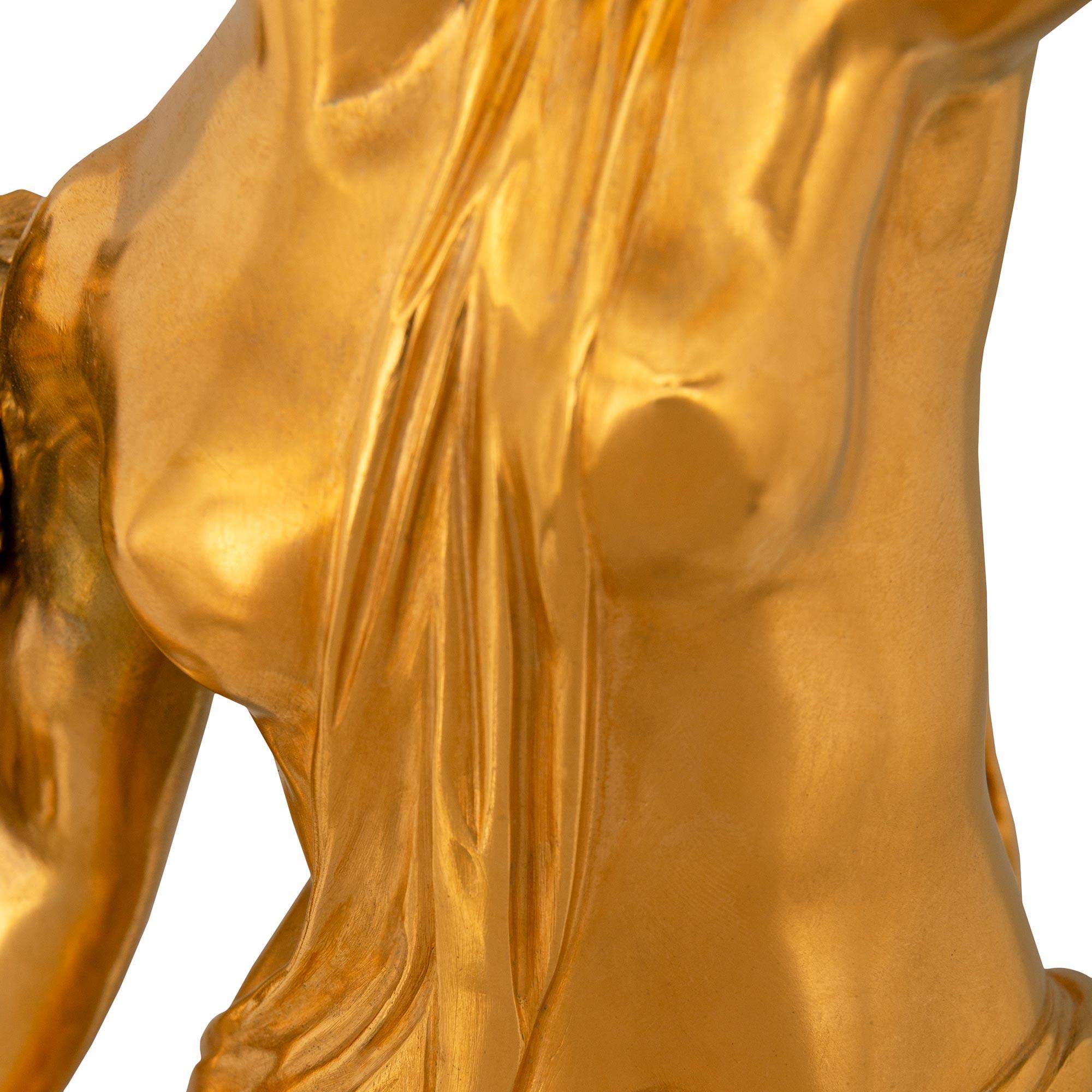 Französische Louis-XVI-Statue aus Goldbronze, patinierter Bronze und Marmor aus dem 19. Jahrhundert im Angebot 3