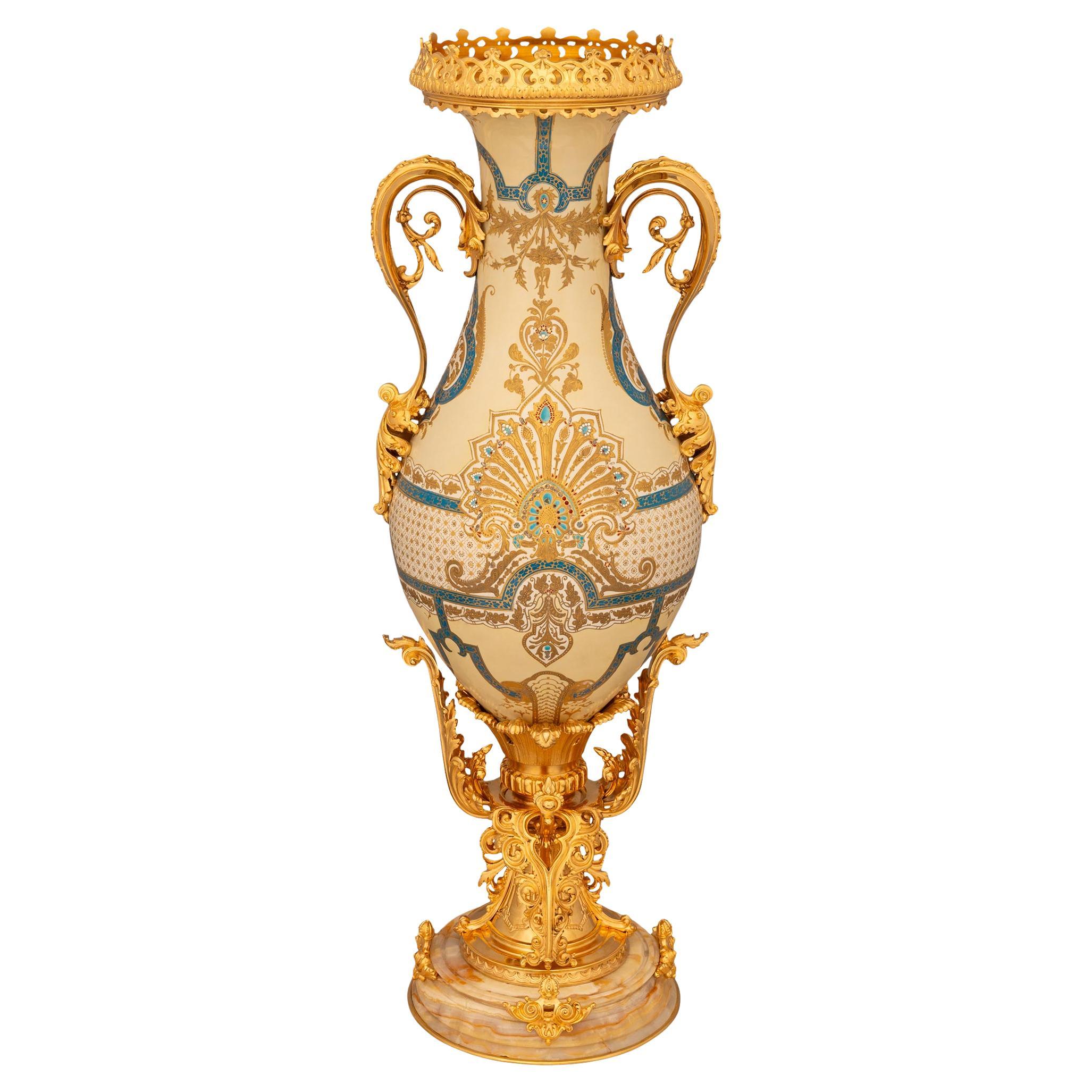 Französische Louis-XVI-Vase aus Goldbronze, Porzellan und Onyx aus dem 19. Jahrhundert