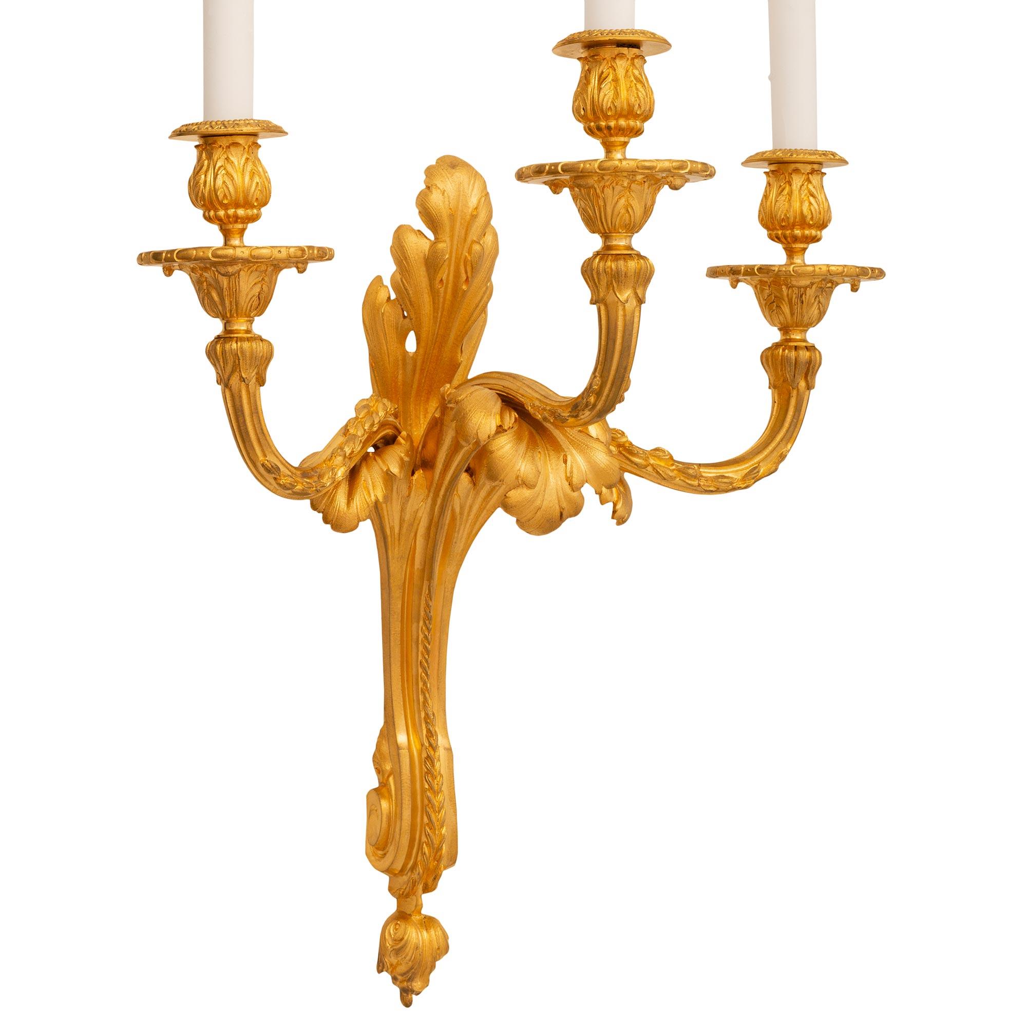 Français Appliques en bronze doré de style Louis XVI du XIXe siècle en vente
