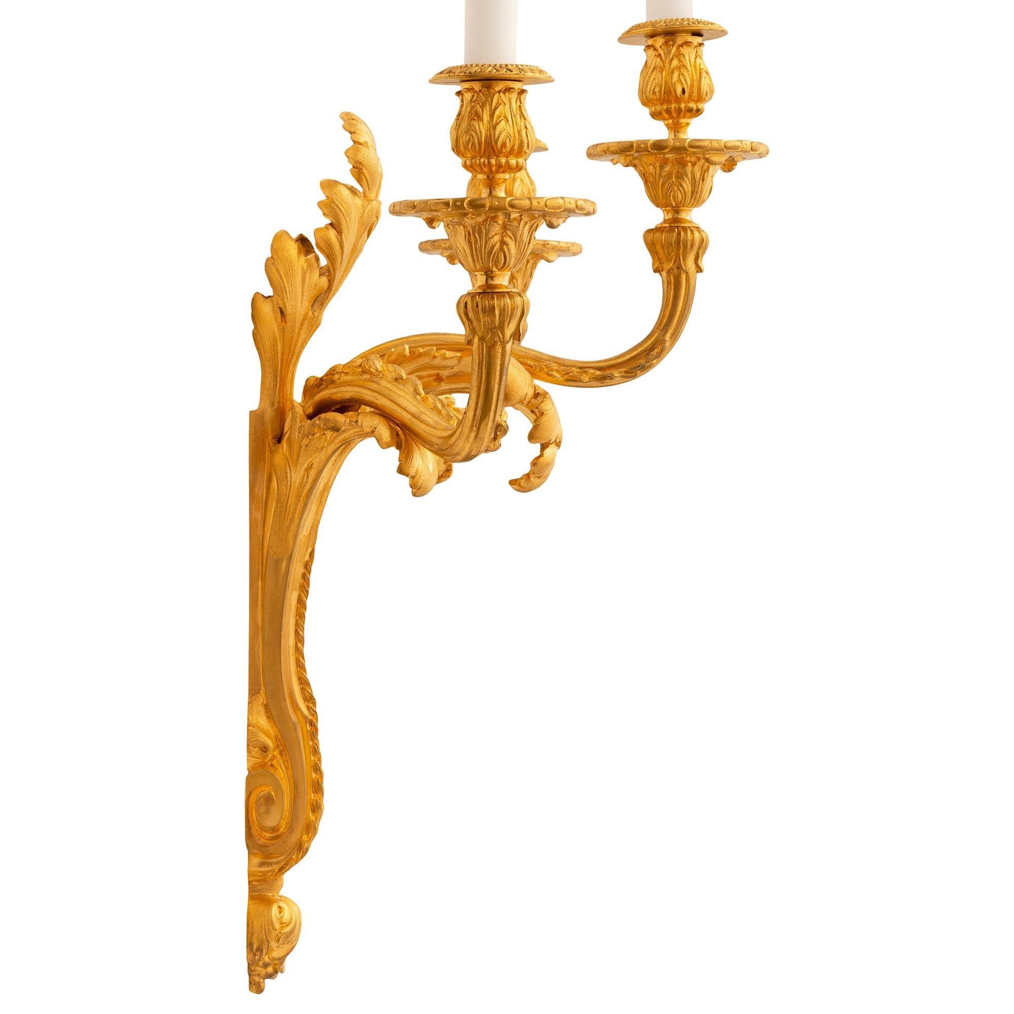 Appliques en bronze doré de style Louis XVI du XIXe siècle Bon état - En vente à West Palm Beach, FL