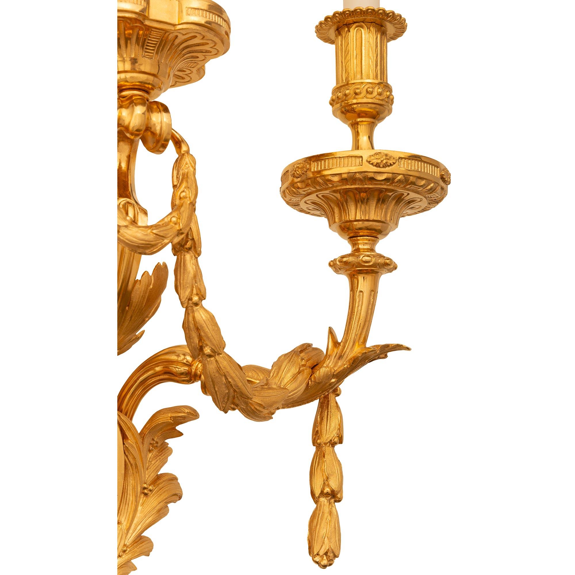 Apliques de Ormolu franceses del siglo XIX, estilo Luis XVI en venta 1