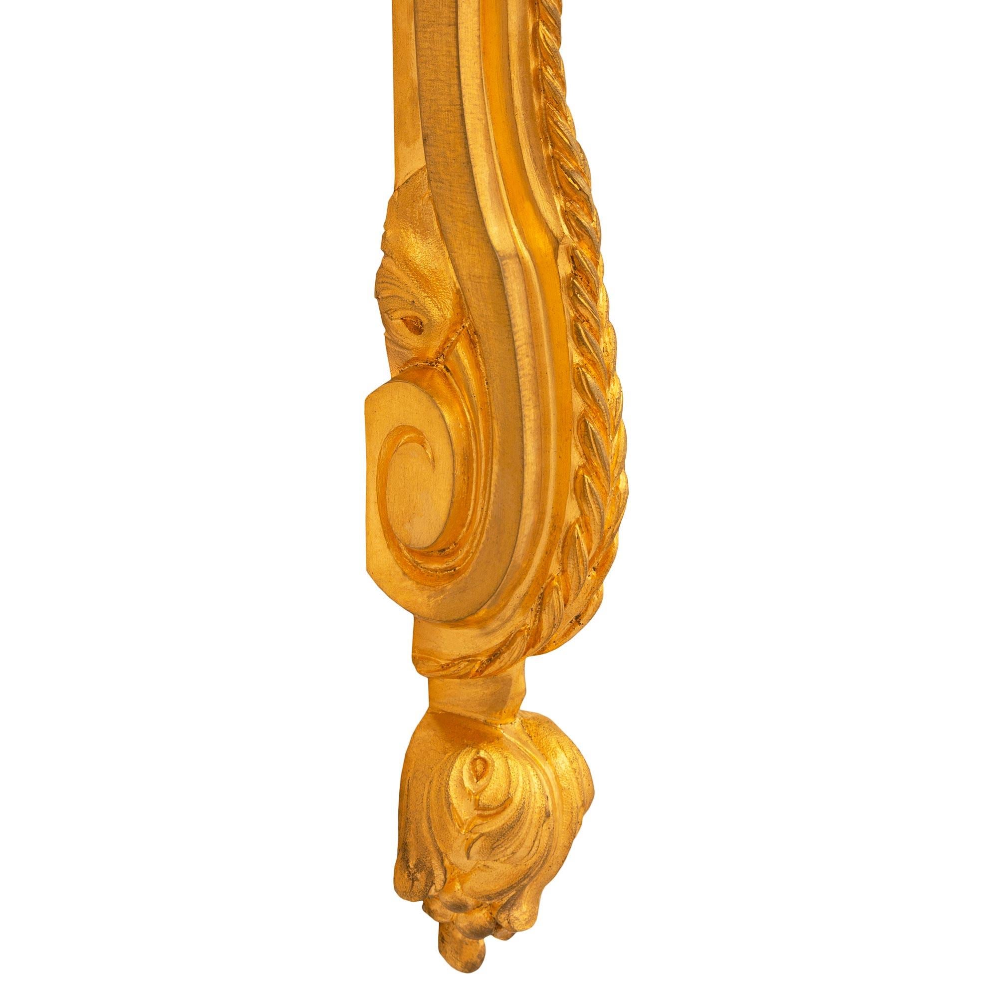 Appliques en bronze doré de style Louis XVI du XIXe siècle en vente 2