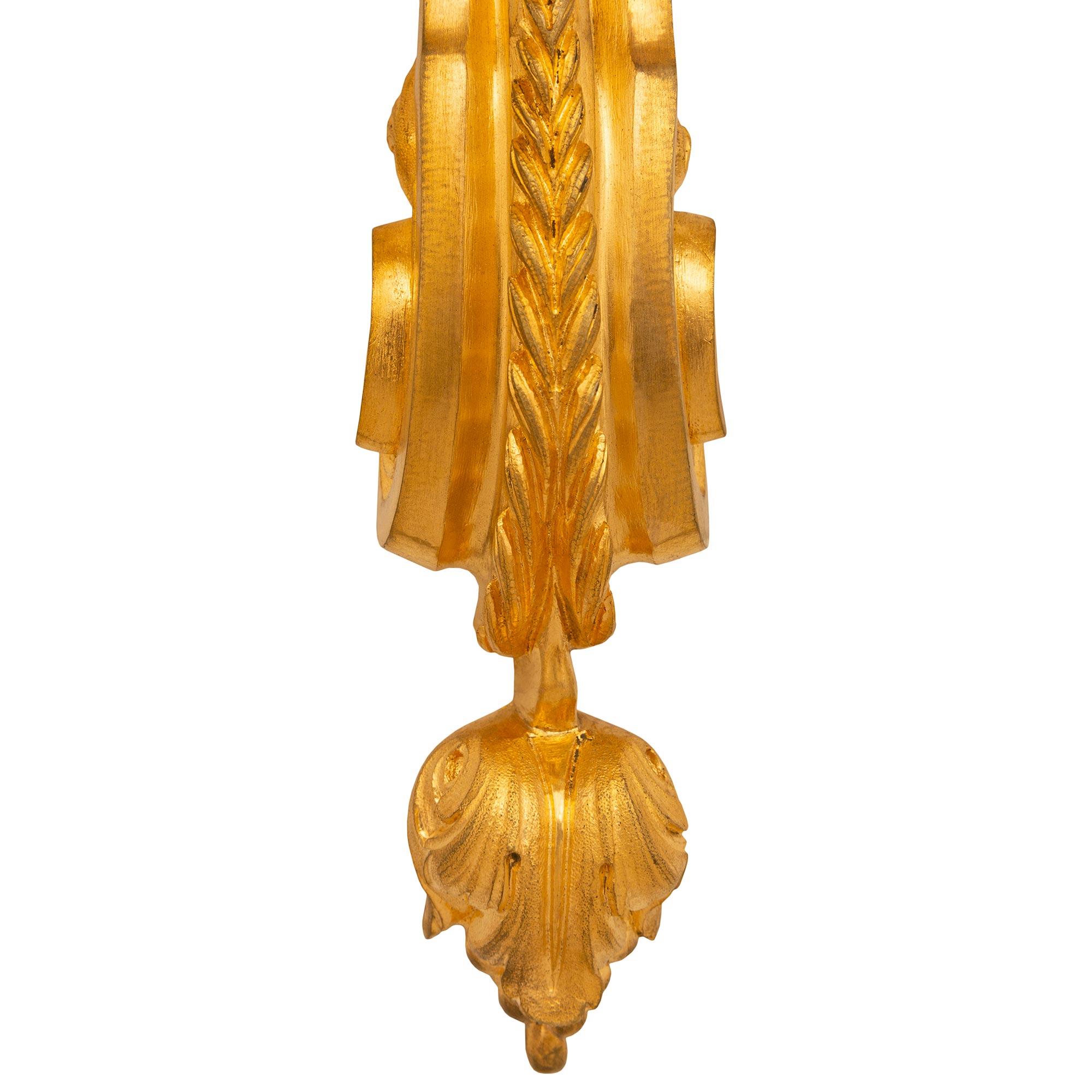 Appliques en bronze doré de style Louis XVI du XIXe siècle en vente 3