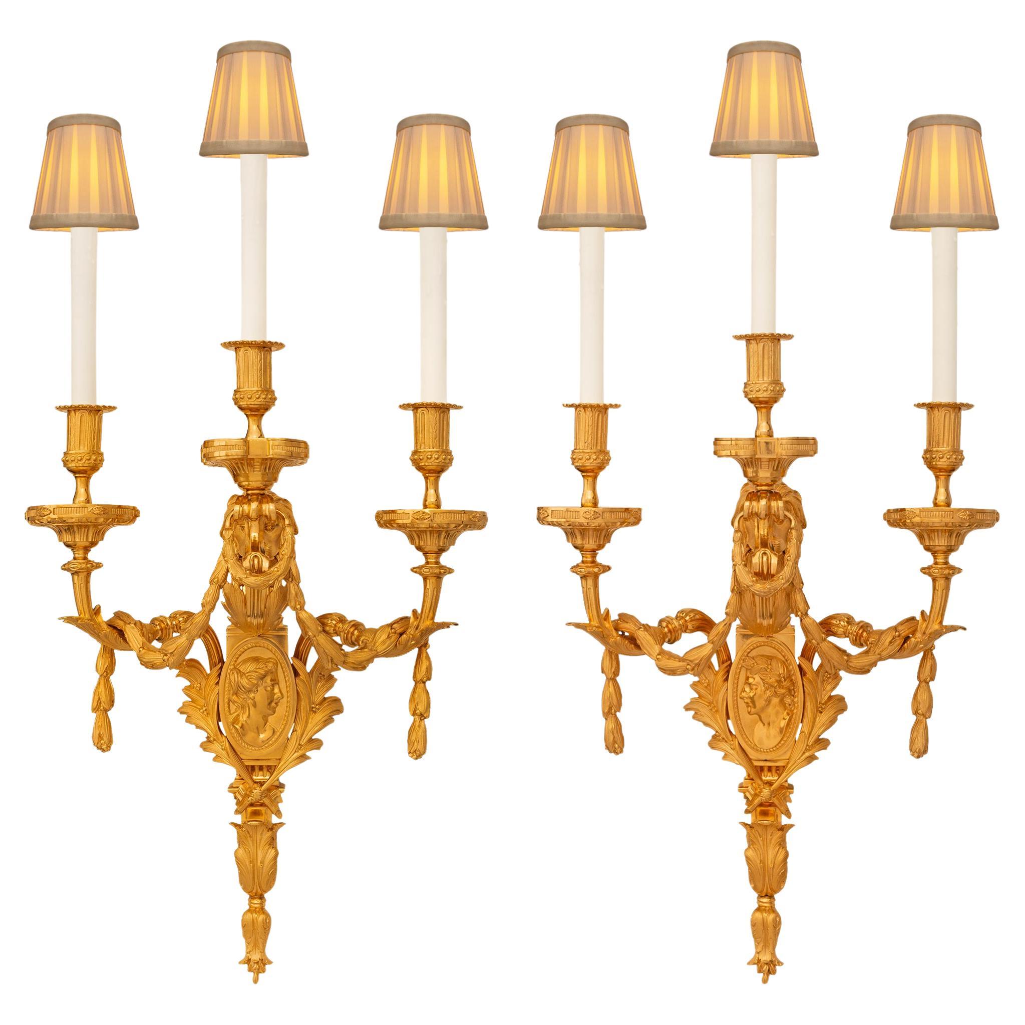 Appliques en bronze doré de style Louis XVI du XIXe siècle