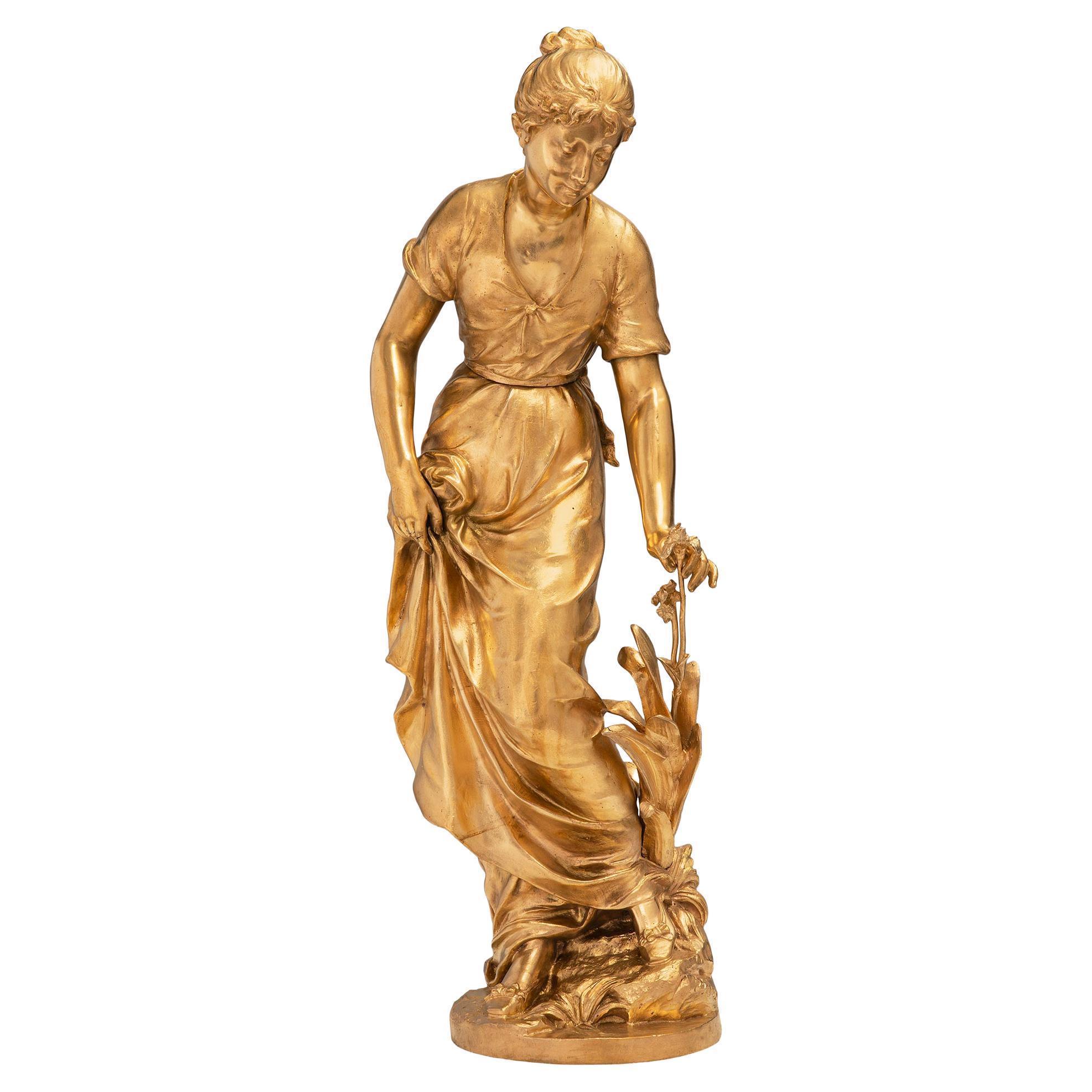 Französische Goldbronze-Statue einer schönen Jungfrau, Louis XVI.-Stil, 19. Jahrhundert