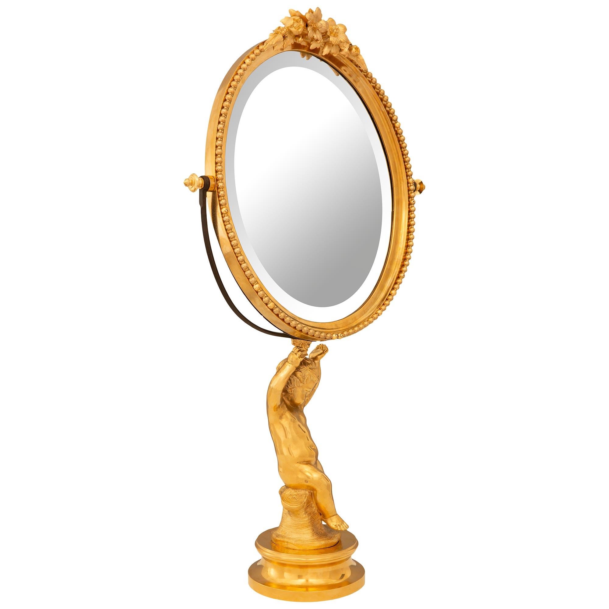 Français Miroir de courtoisie en bronze doré de style Louis XVI du XIXe siècle en vente