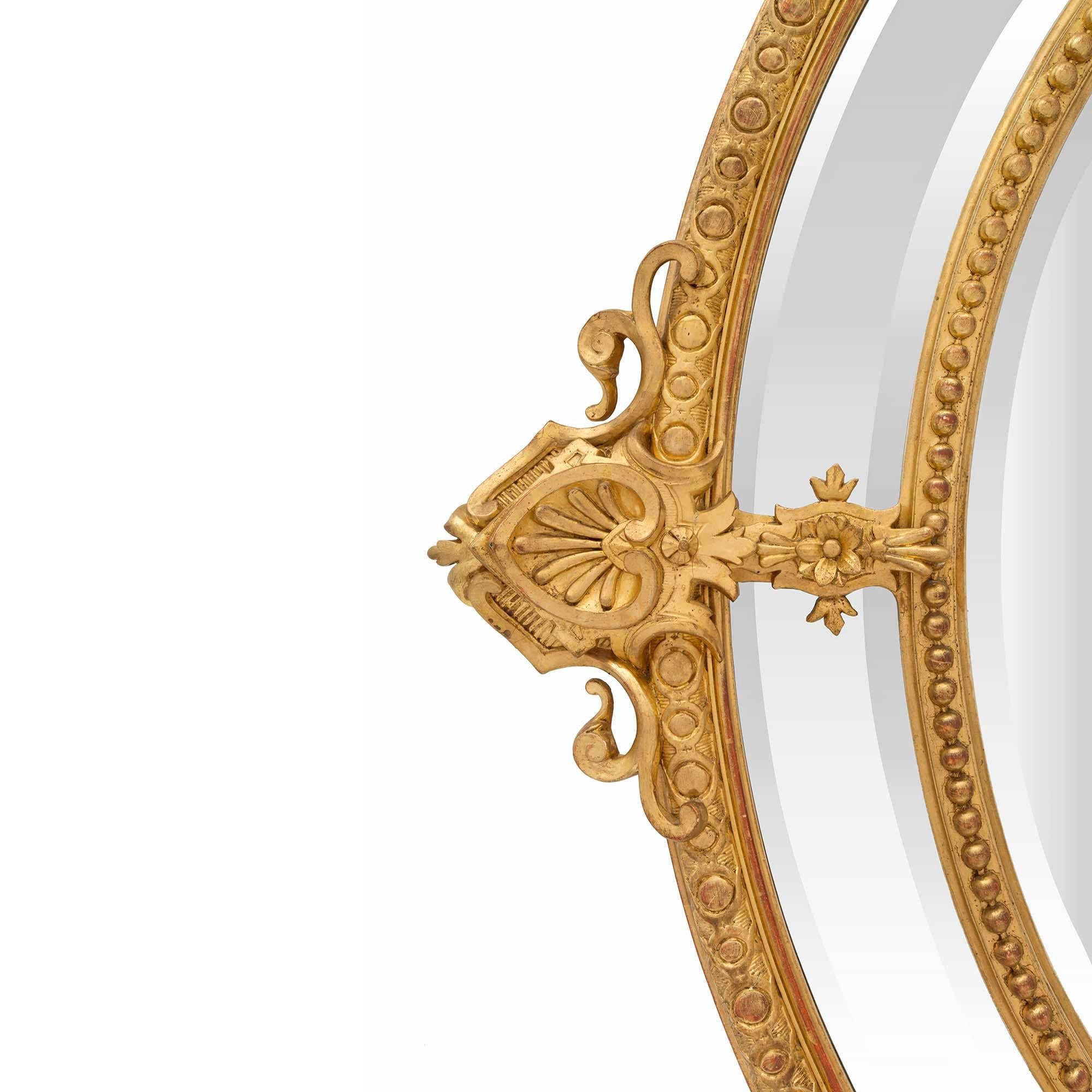 Miroir ovale français du 19ème siècle de style Louis XVI à double cadre en bois doré Bon état - En vente à West Palm Beach, FL