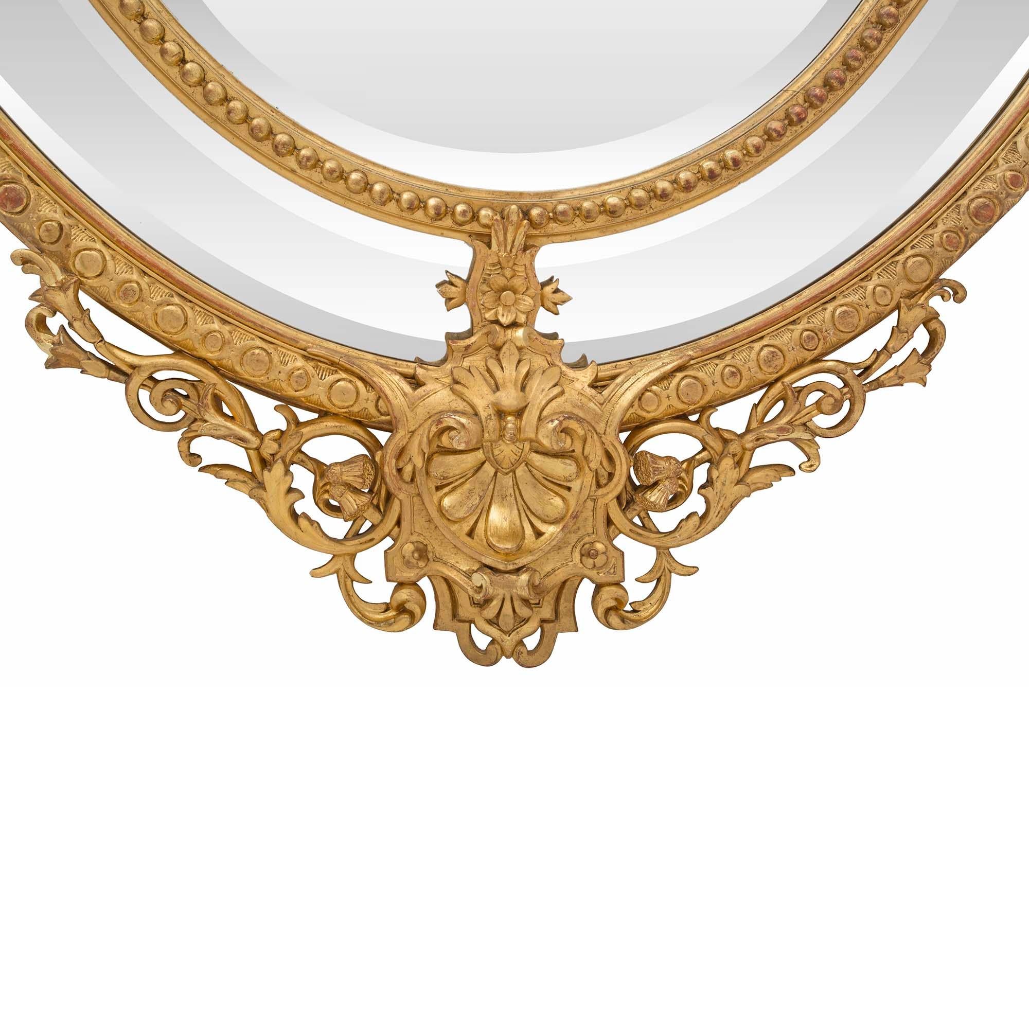 Ovaler Spiegel mit doppeltem Rahmen aus vergoldetem Holz im Louis-XVI-Stil des 19. Jahrhunderts im Zustand „Gut“ im Angebot in West Palm Beach, FL