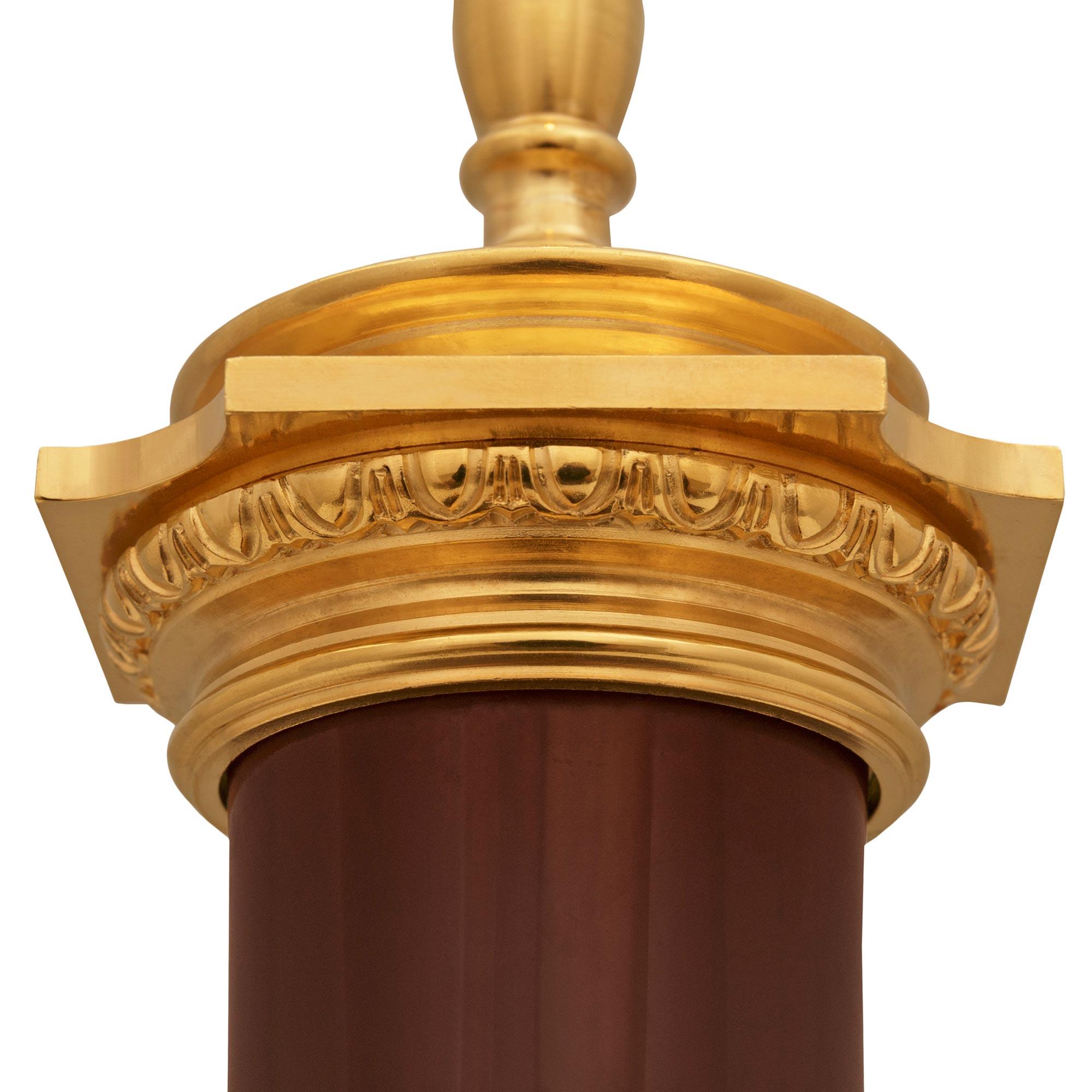 Porcellana Lampada francese del XIX secolo in porcellana color sangue di bue e ormeggio di Luigi XVI secolo in vendita