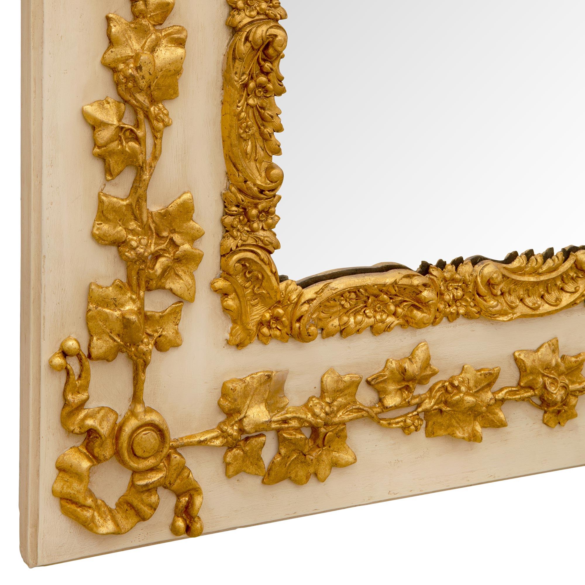 Französischer Louis XVI-Spiegel aus patiniertem und vergoldetem Holz, 19. Jahrhundert im Angebot 2