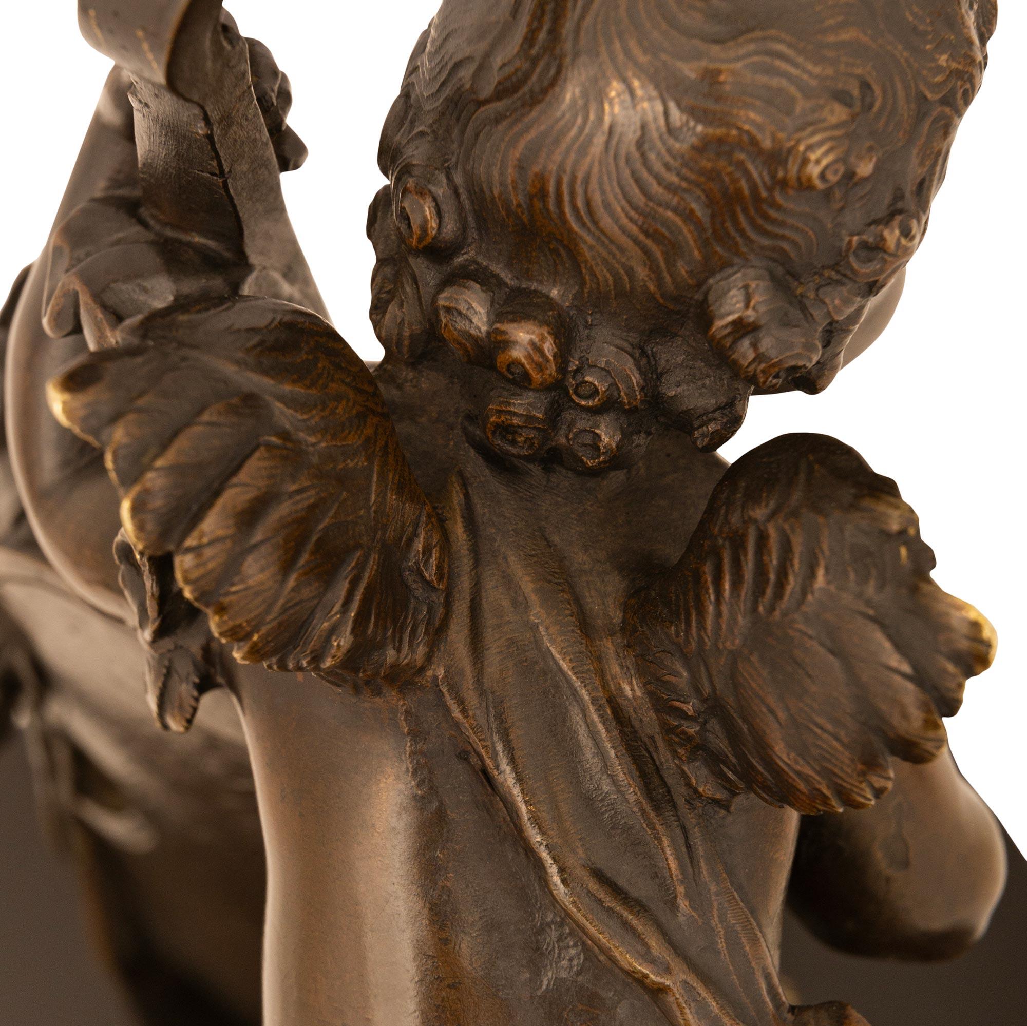 XIXe siècle Statue française du 19ème siècle de style Louis XVI en bronze patiné et marbre en vente