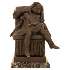 Estatuilla francesa del siglo XIX de bronce patinado y mármol de estilo Luis XVI