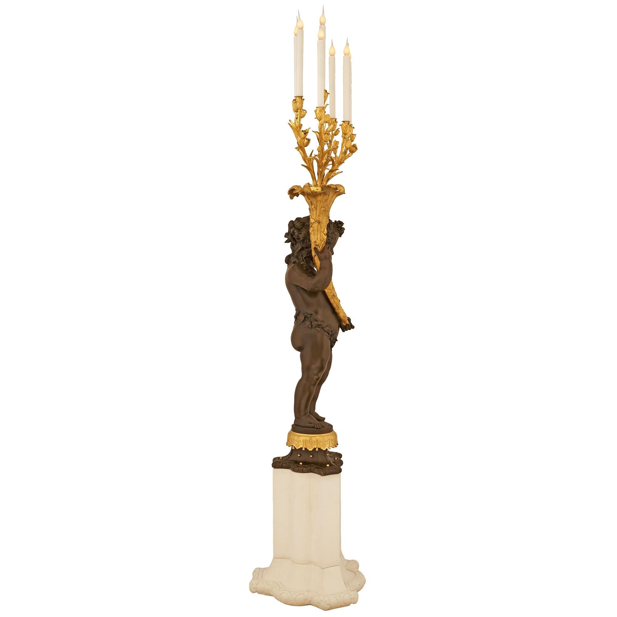 Lampada a candelabro francese del XIX secolo in bronzo patinato e Ormolu di stile Luigi XVI In condizioni buone in vendita a West Palm Beach, FL