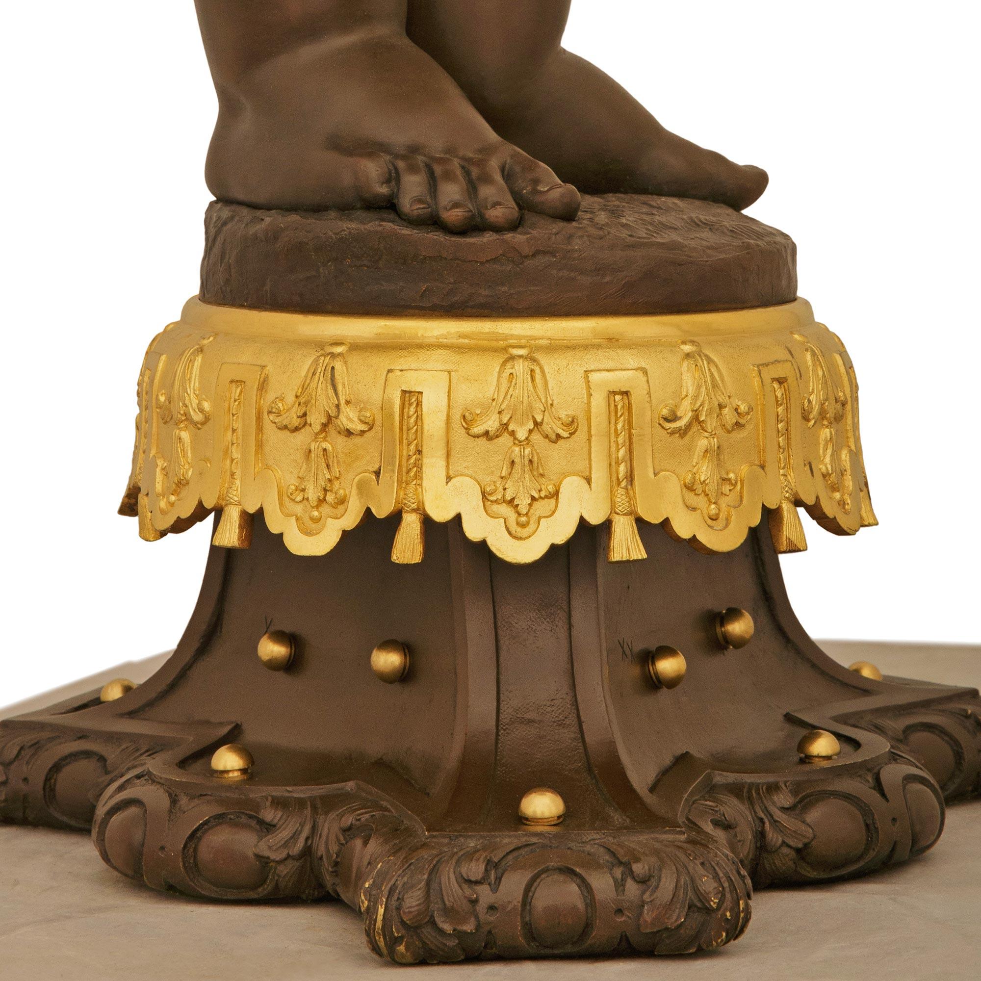 Lampada a candelabro francese del XIX secolo in bronzo patinato e Ormolu di stile Luigi XVI in vendita 4