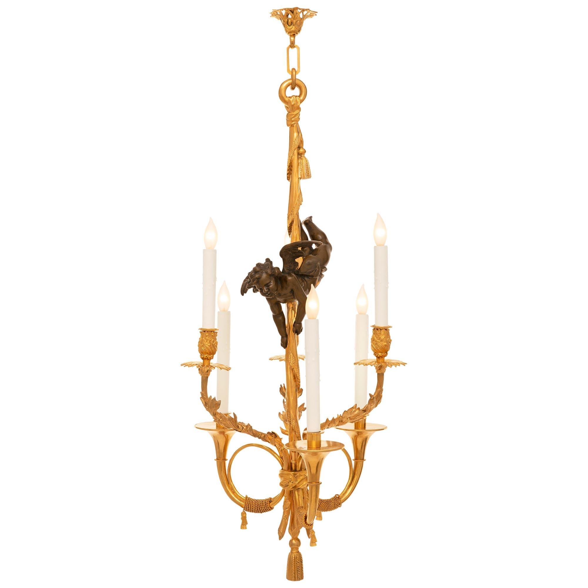 Französischer Louis-XVI-Kronleuchter aus patinierter Bronze und Ormolu aus dem 19. (Louis XVI.) im Angebot