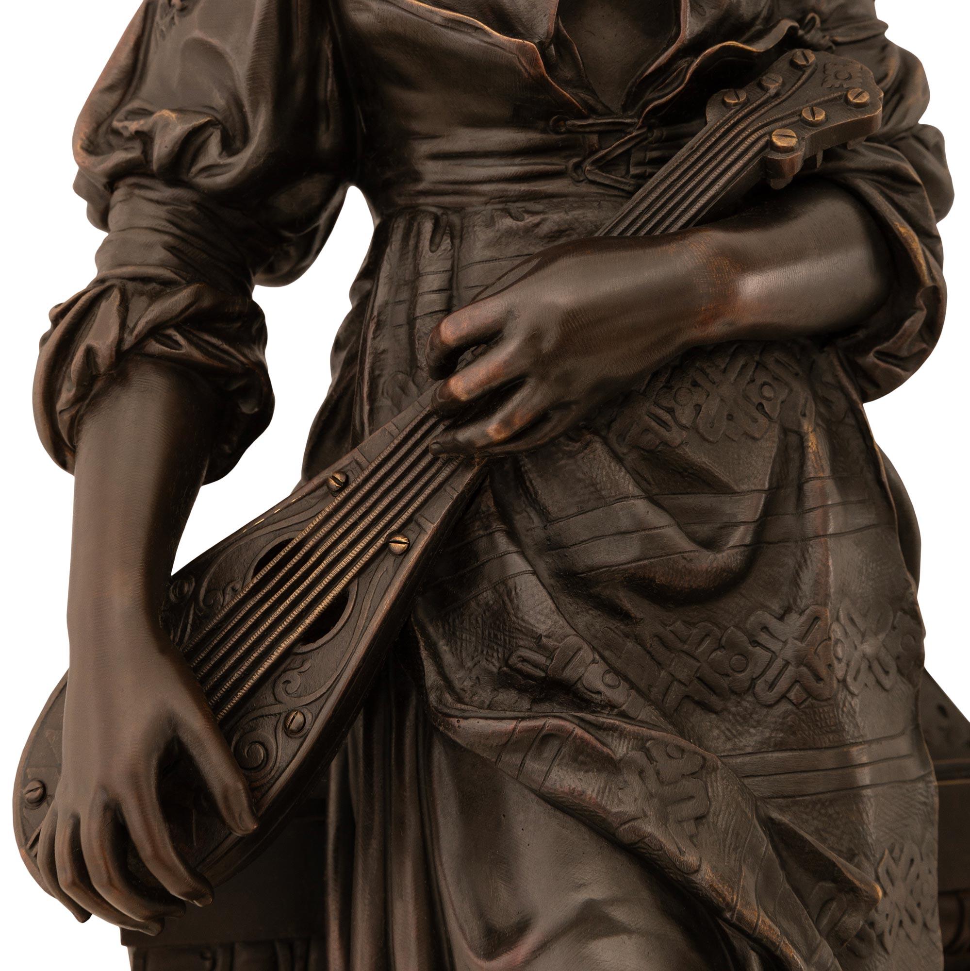 Bronzo Statua francese del XIX secolo in bronzo patinato e Ormolu in stile Luigi XVI in vendita