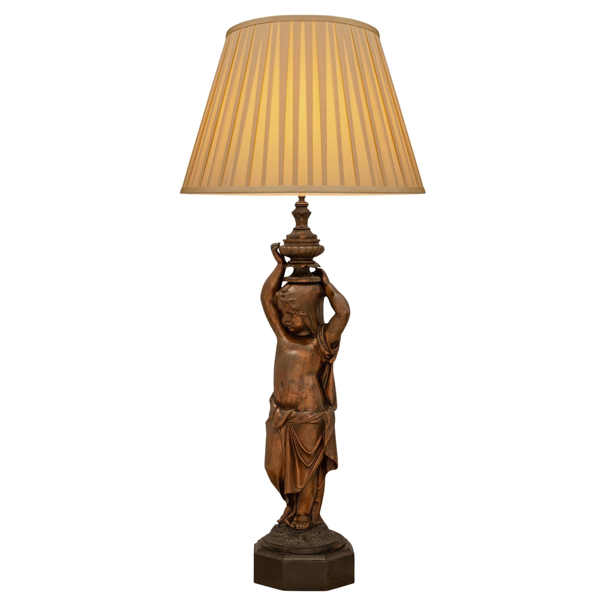 Lampe en bronze patiné de style Louis XVI du 19ème siècle. en vente