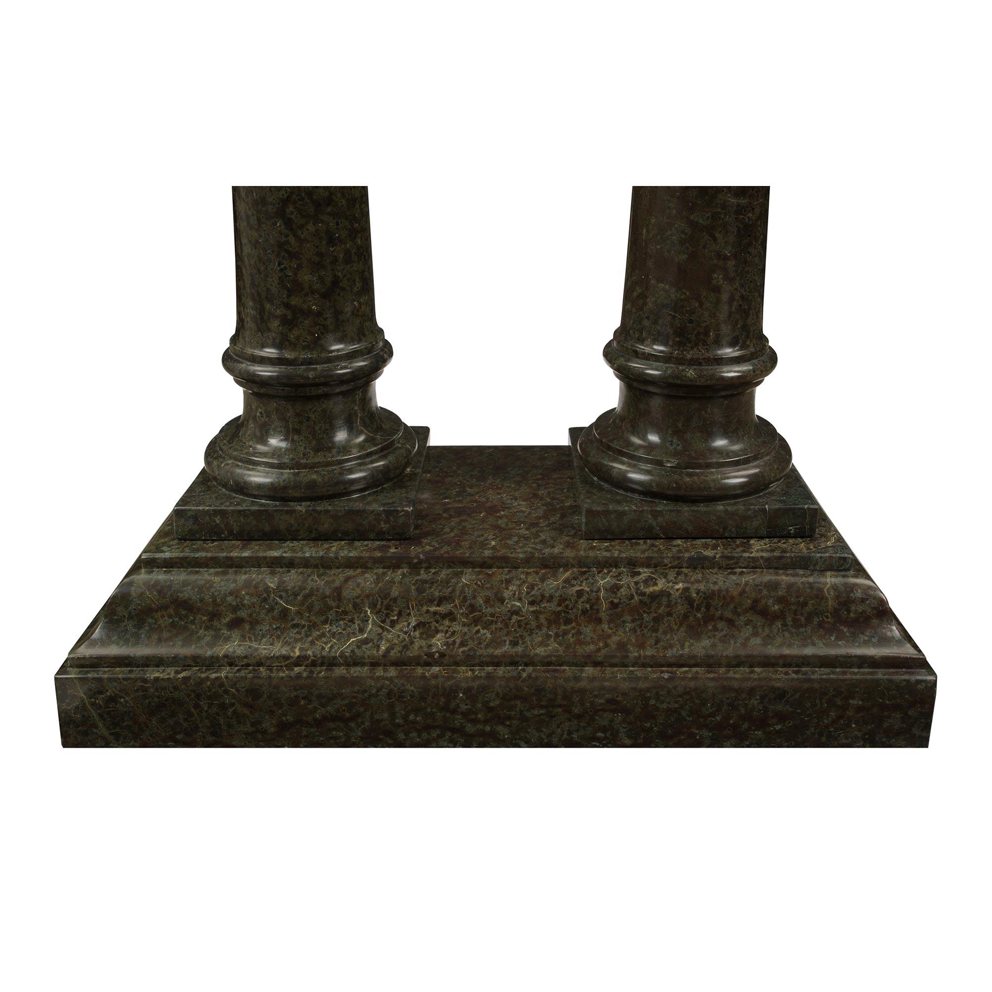 Soldato francese del XIX secolo in bronzo patinato Luigi XVI sul suo cavallo in vendita 3