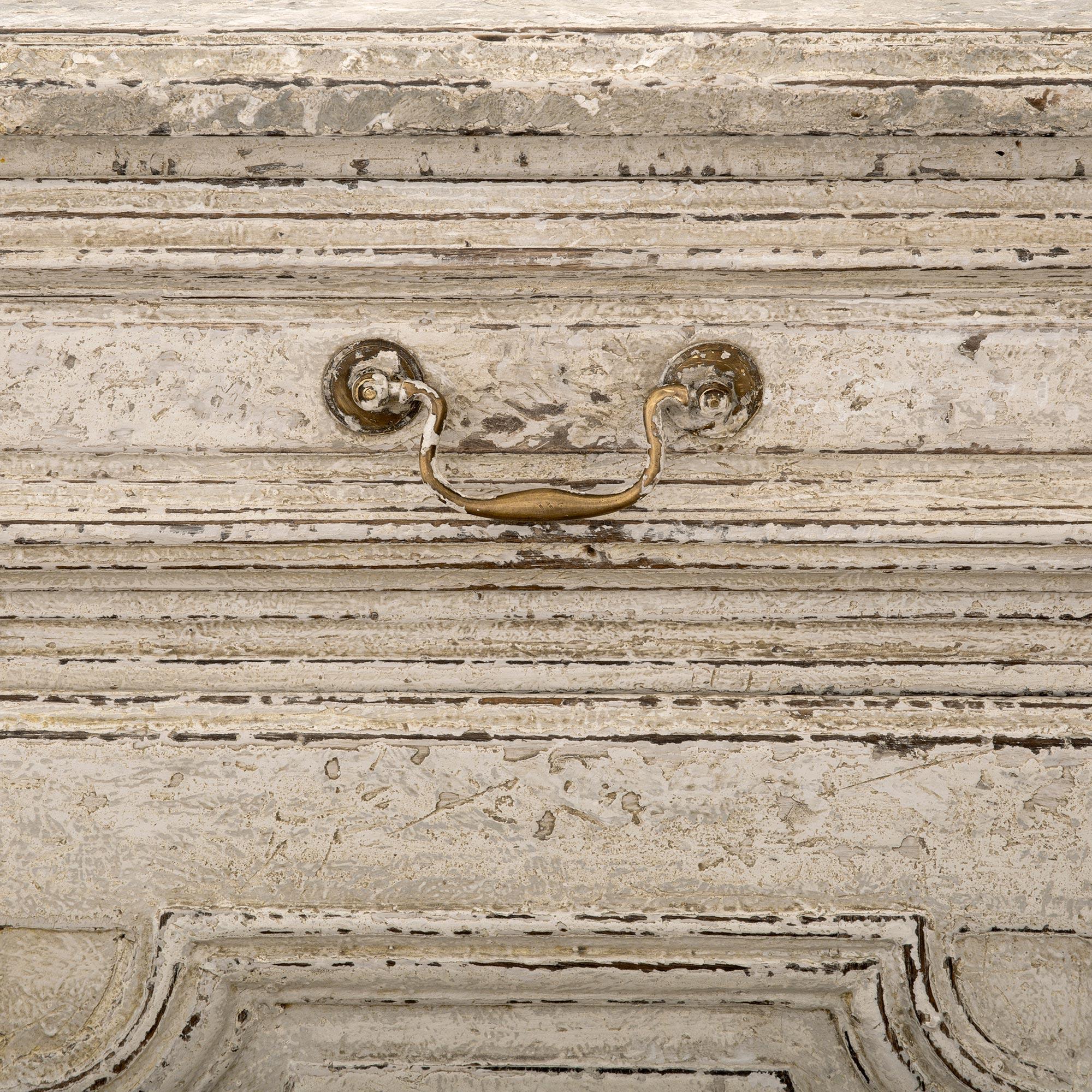 Buffet francese del XIX secolo in legno patinato stile Luigi XVI in vendita 1