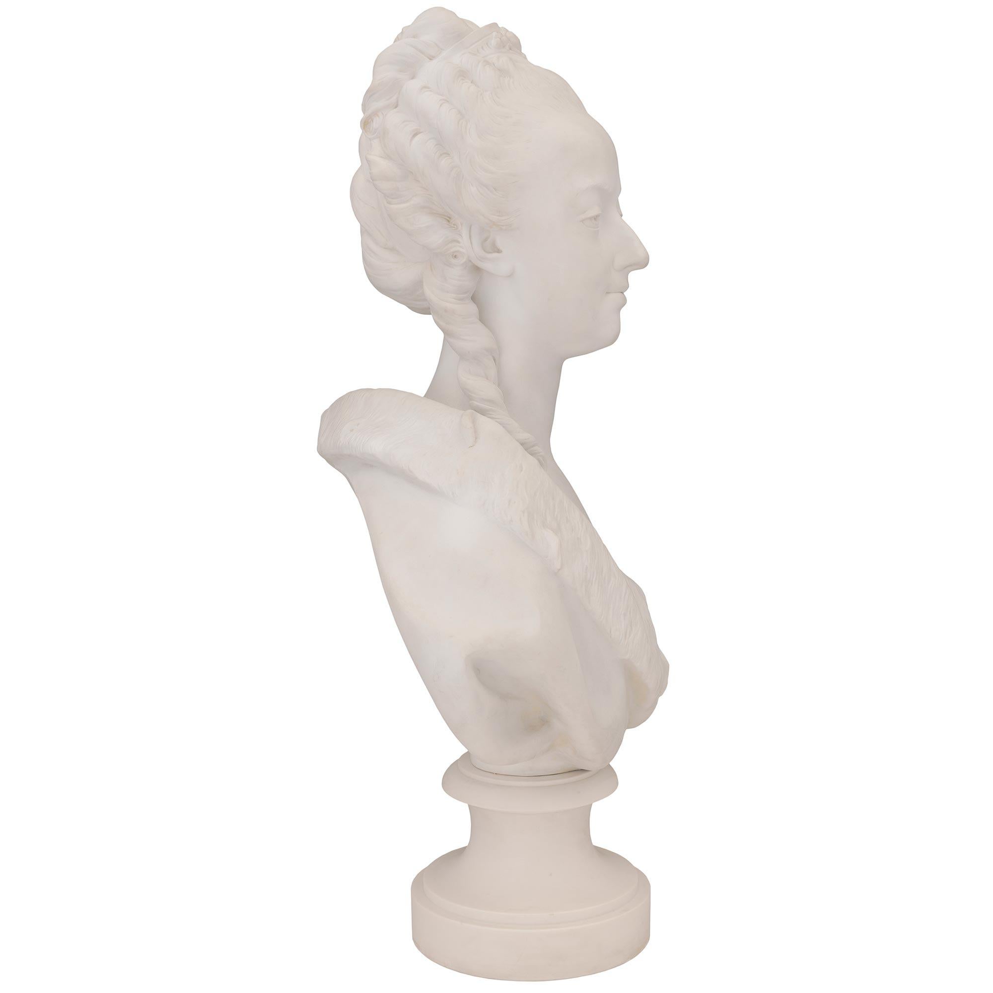 French 19th Century Louis XVI St. Porcelain Bust of Marie Antoinette In Good Condition For Sale In West Palm Beach, FL