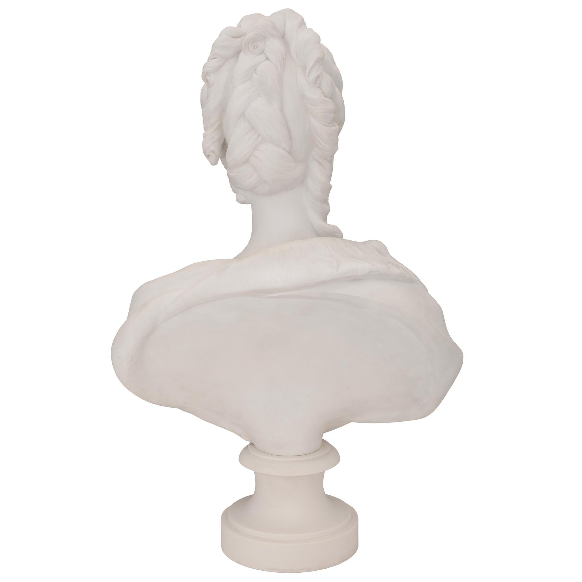 Français Buste de Marie-Antoinette en porcelaine de style Louis XVI du 19ème siècle français en vente