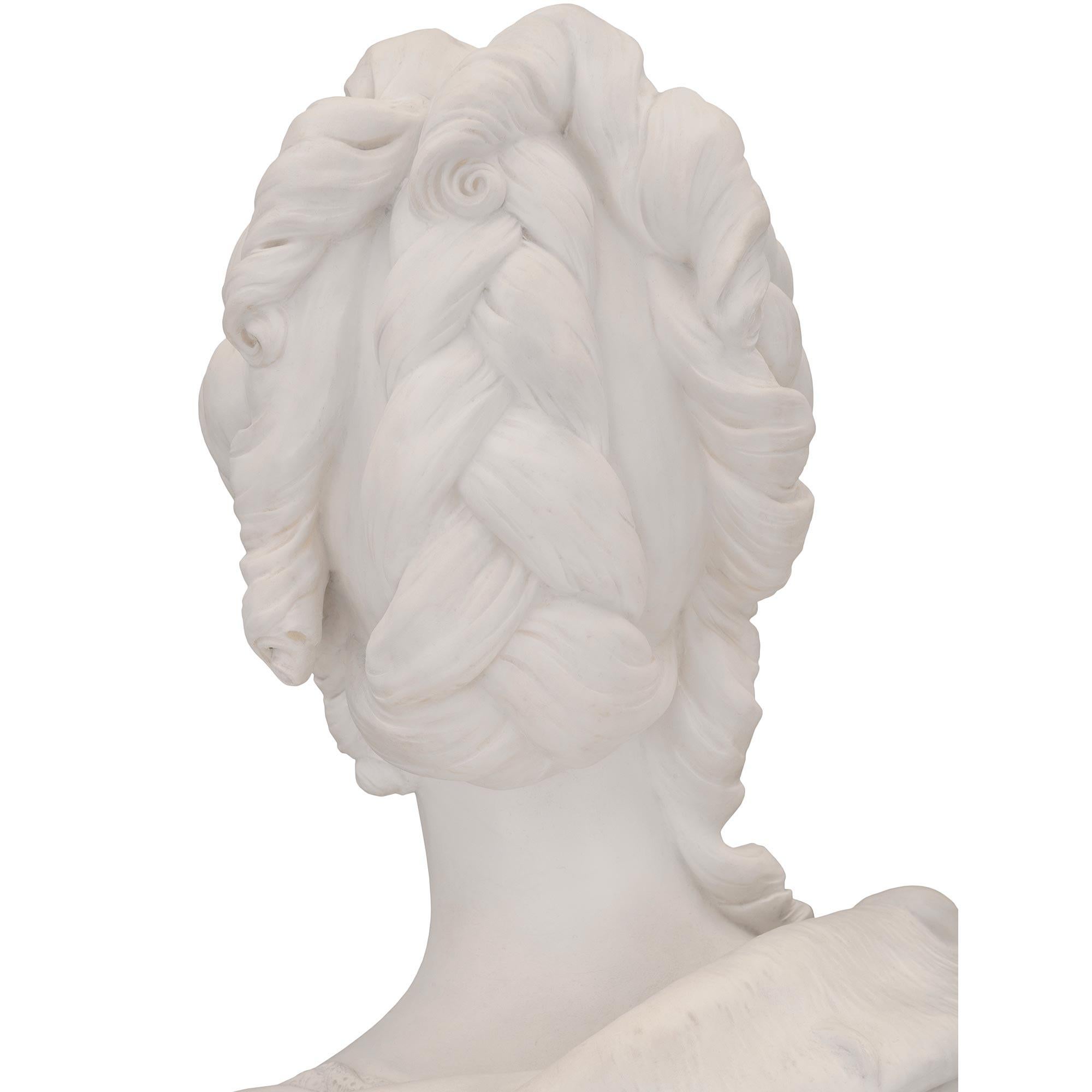 XIXe siècle Buste de Marie-Antoinette en porcelaine de style Louis XVI du 19ème siècle français en vente