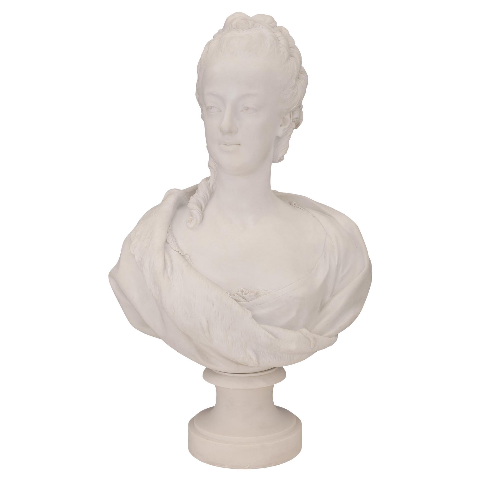 Buste de Marie-Antoinette en porcelaine de style Louis XVI du 19ème siècle français