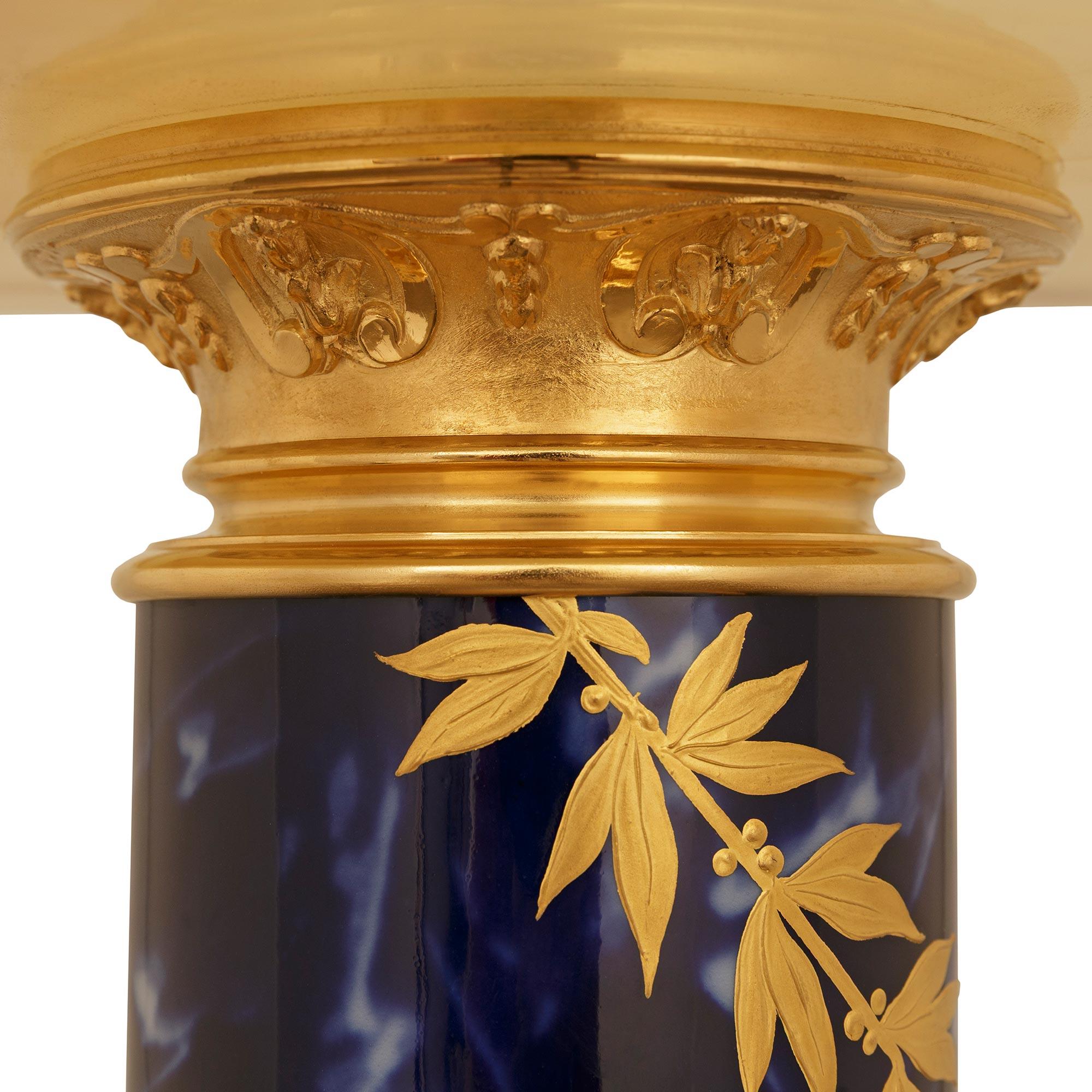 Französischer Louis-XVI-Sockel aus Porzellan, Onyx und Goldbronze aus dem 19. Jahrhundert im Angebot 1