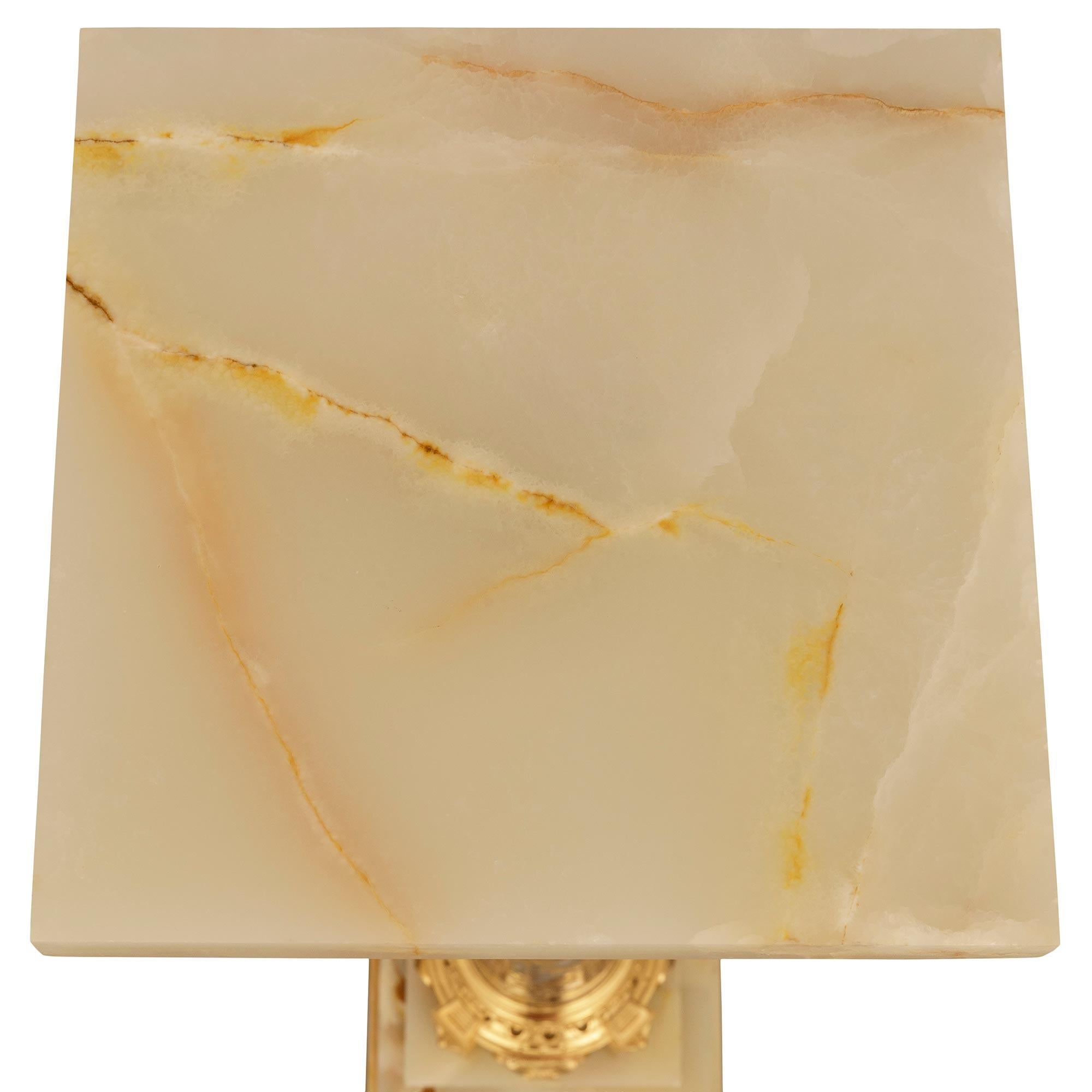 Französischer Louis-XVI-Sockel aus Porzellan, Onyx und Goldbronze aus dem 19. Jahrhundert im Angebot 4