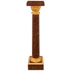 Colonna piedistallo francese del XIX secolo Luigi XVI St. Rouge Griotte in marmo e ormeggio