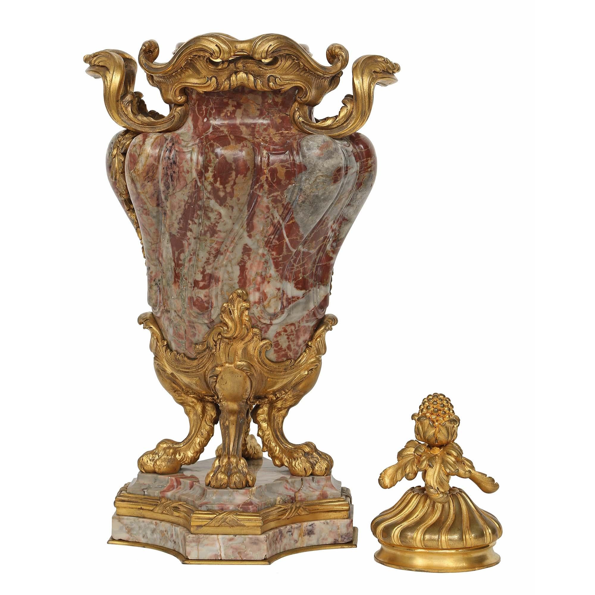 Similoro Urna francese del XIX secolo in marmo reale di St. Rouge e ormolu in vendita