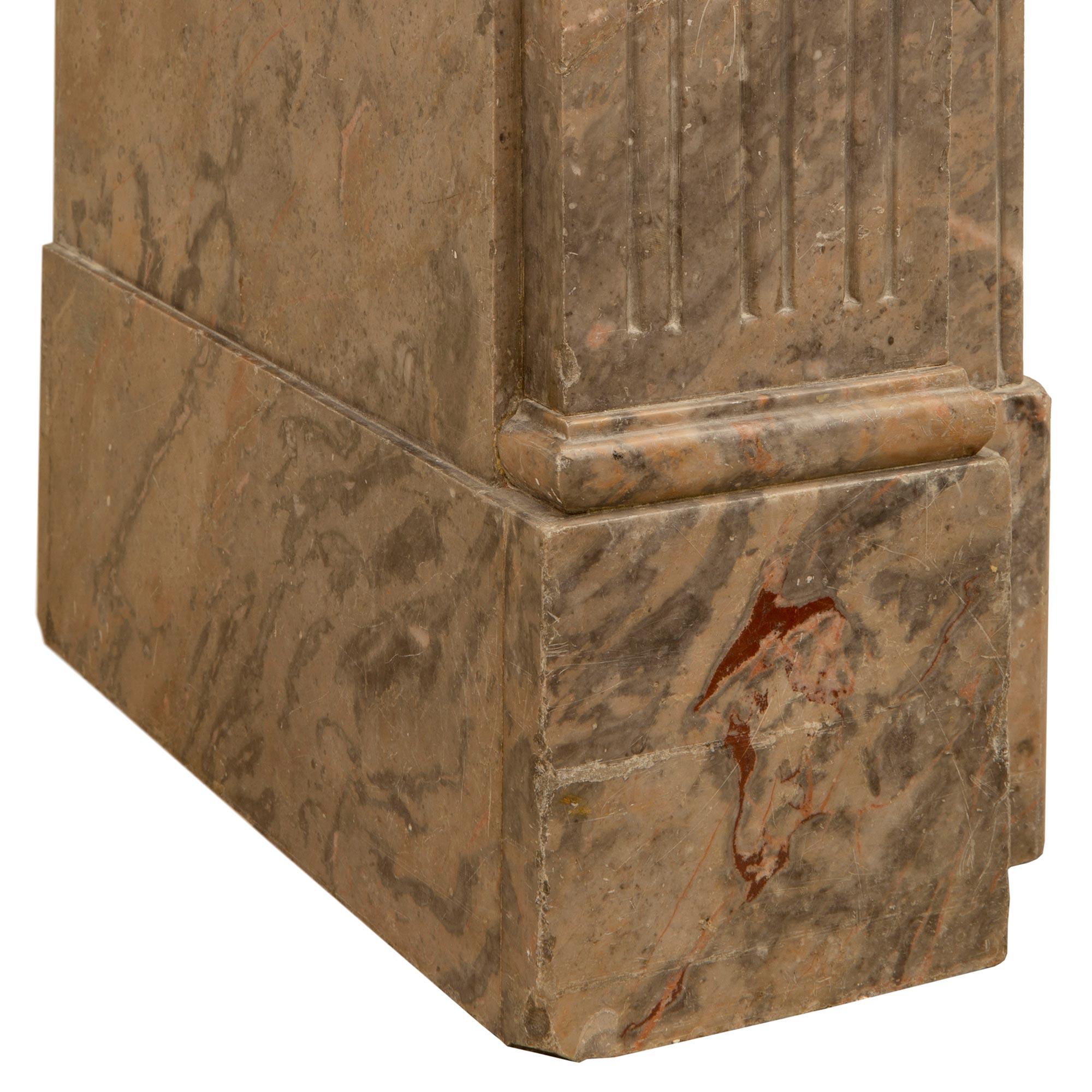 Repisa de chimenea francesa del siglo XIX de San Sarraceno Luis XVI y mármol en venta 1