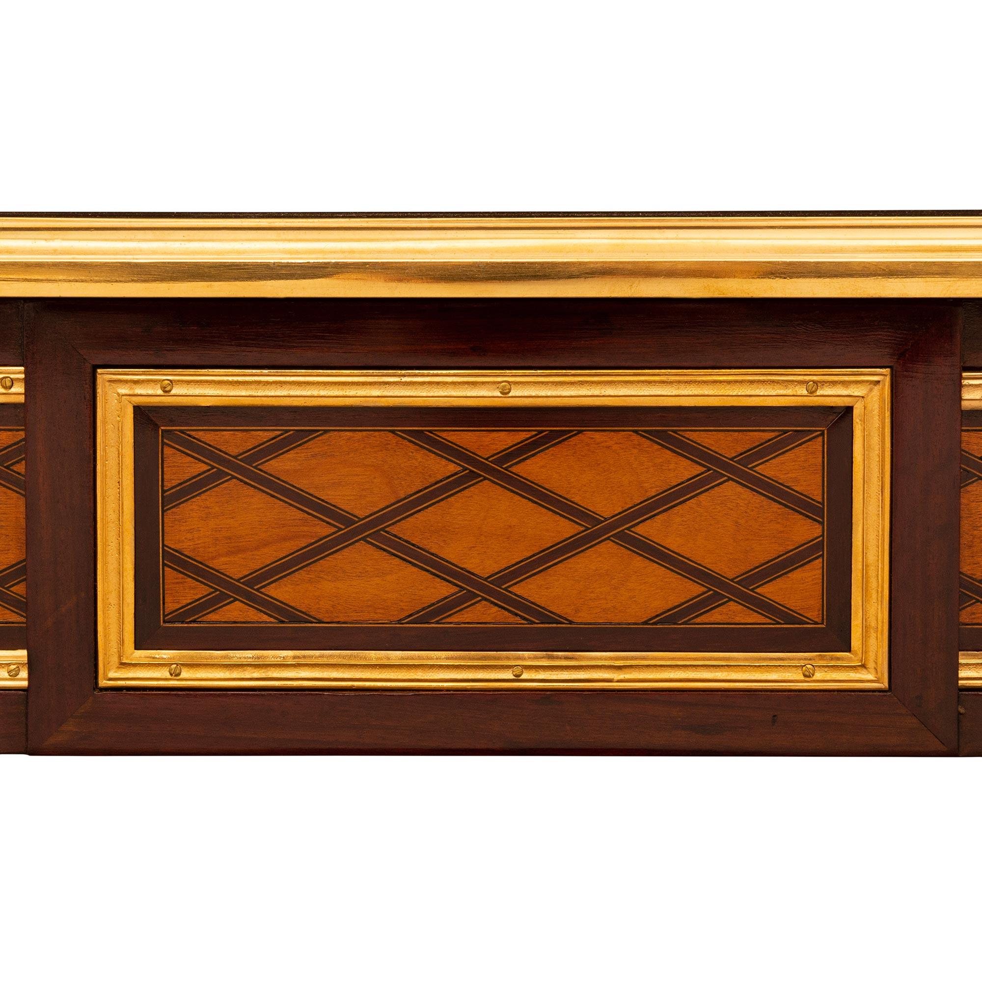 Console Louis XVI du XIXe siècle en satiné, acajou et bronze doré en vente 2