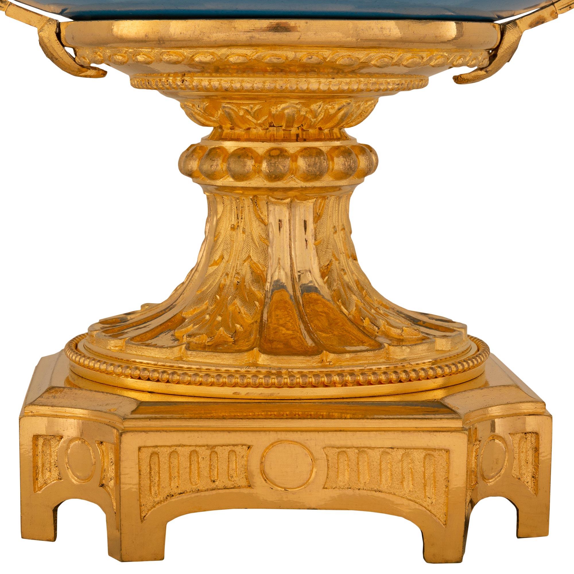Centre de table en porcelaine de Sèvres et bronze doré du 19e siècle en vente 3