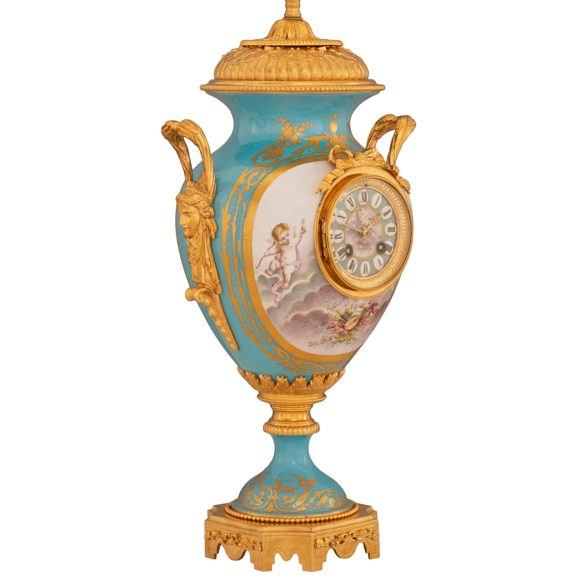 French 19th Century Louis XVI St. Sèvres Porcelain And Ormolu Clock Lamp In Good Condition For Sale In West Palm Beach, FL