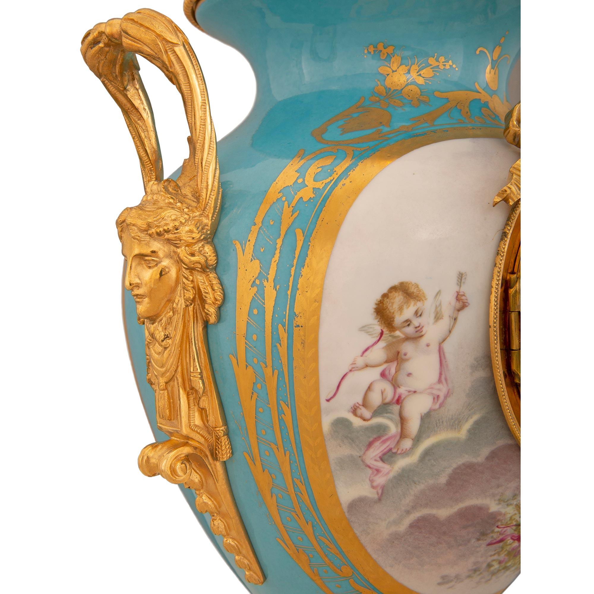 French 19th Century Louis XVI St. Sèvres Porcelain And Ormolu Clock Lamp For Sale 4